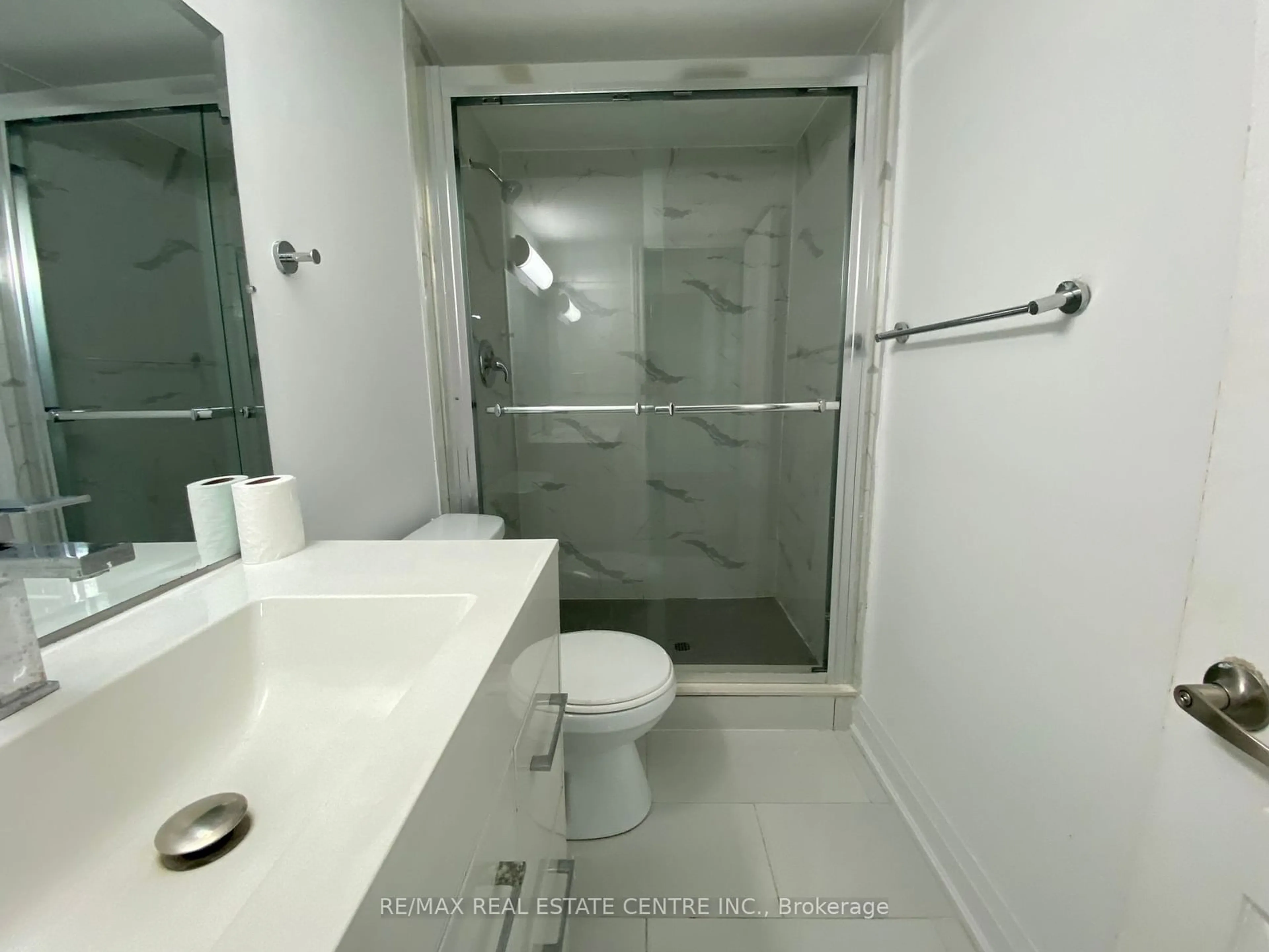 Standard bathroom, not visible floor for 5 Tullamore Rd, Brampton Ontario L6W 1J6