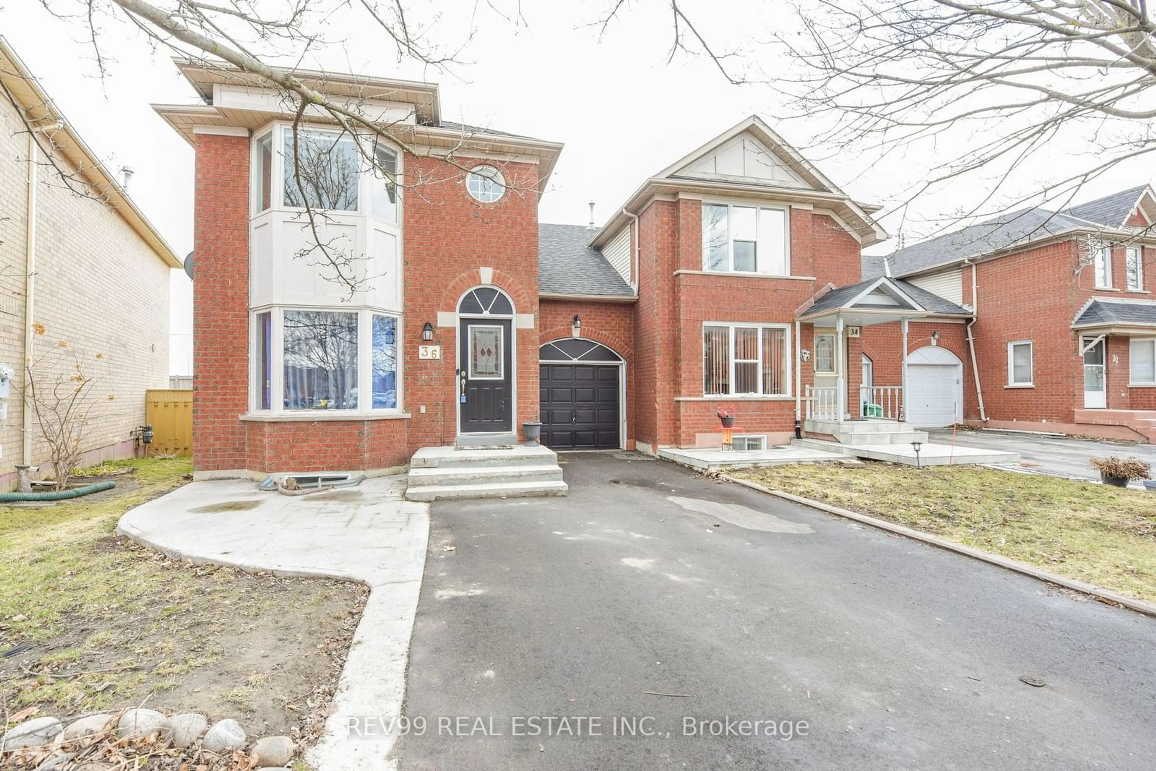 Frontside or backside of a home, the street view for 36 Fern Valley Cres, Brampton Ontario L6R 1K7