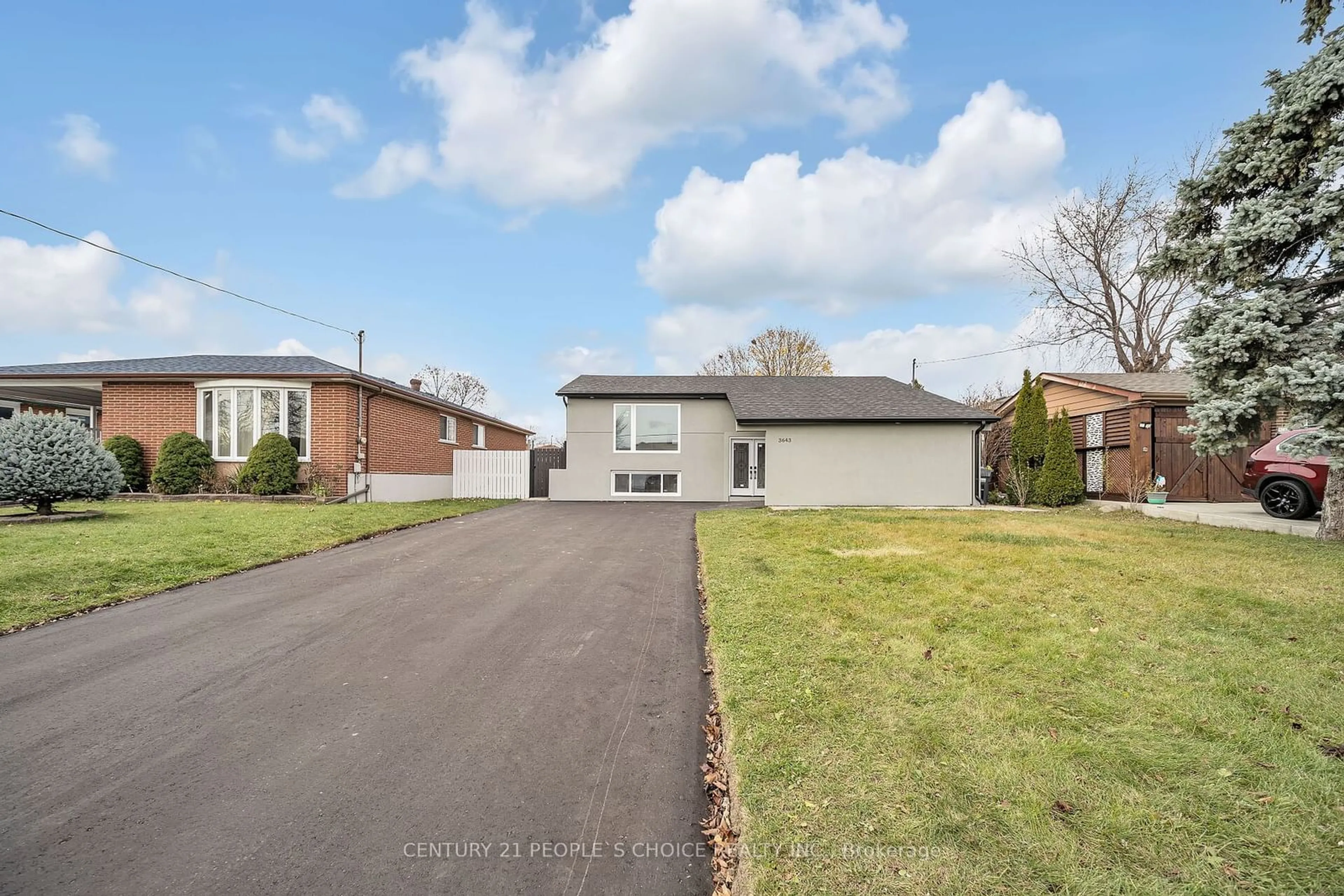 Frontside or backside of a home, the street view for 3643 Woodruff Cres, Mississauga Ontario L4T 1T8