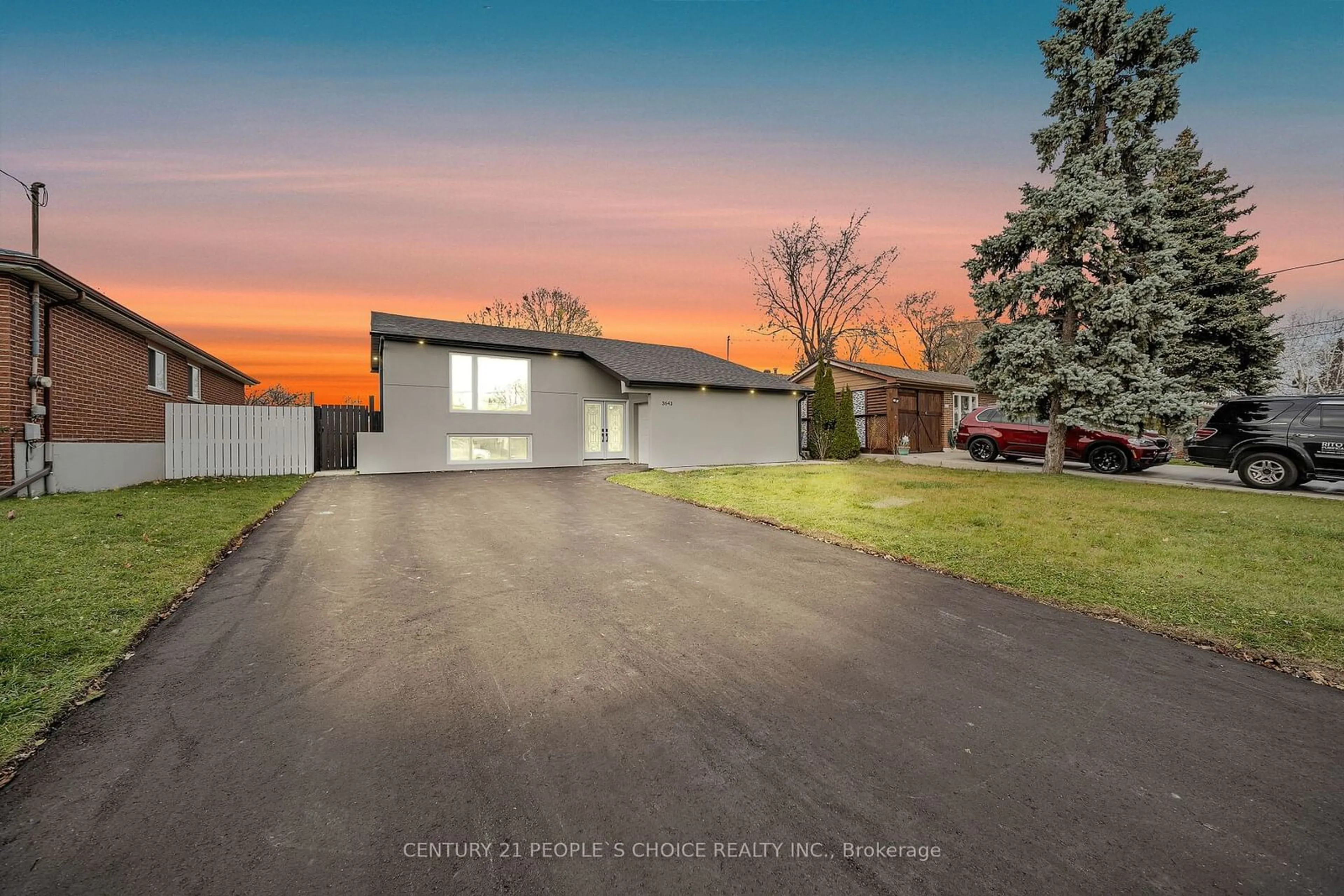 Frontside or backside of a home, the fenced backyard for 3643 Woodruff Cres, Mississauga Ontario L4T 1T8