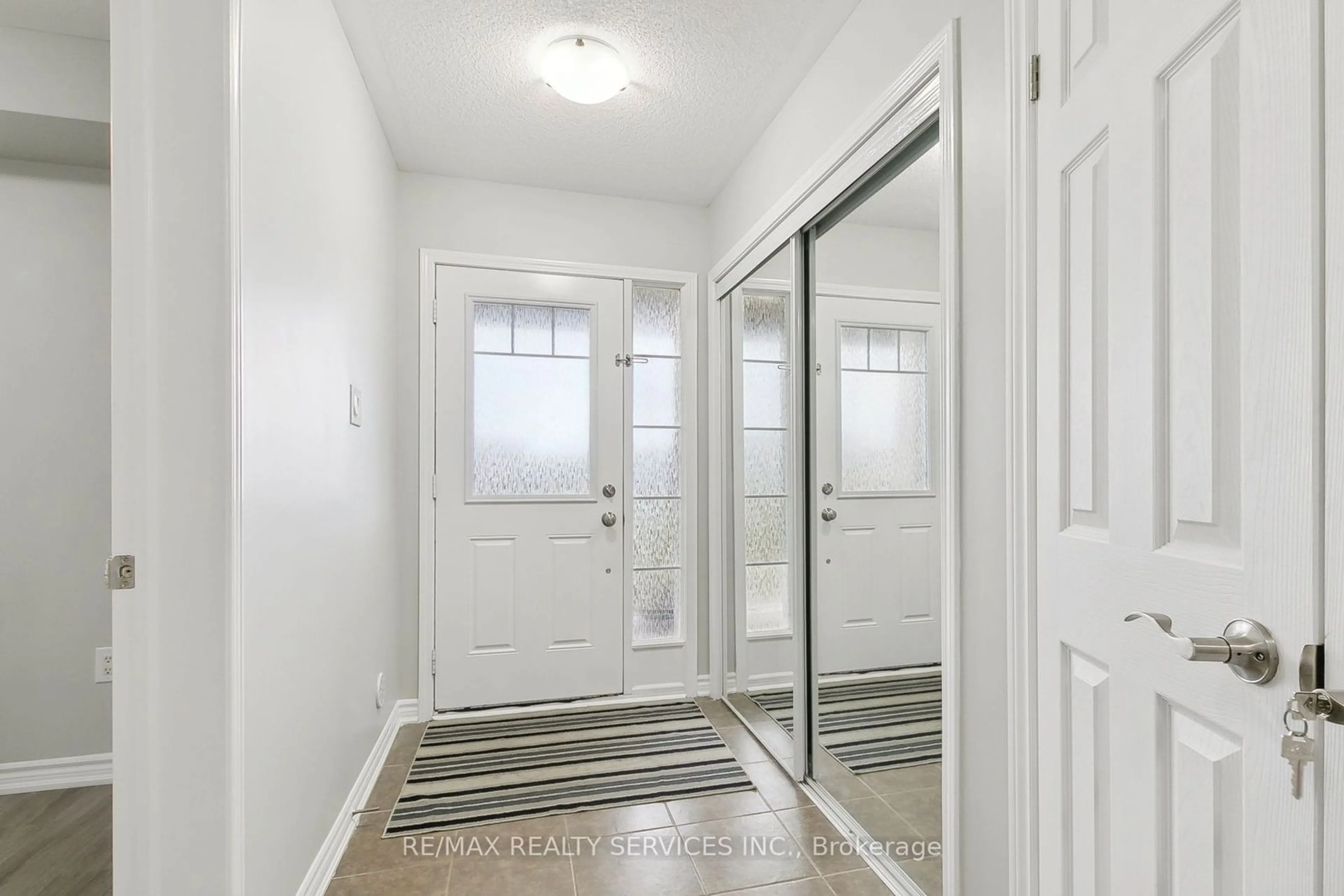 Indoor entryway, wood floors for 8 TOLEDO Lane, Brampton Ontario L7A 0G2