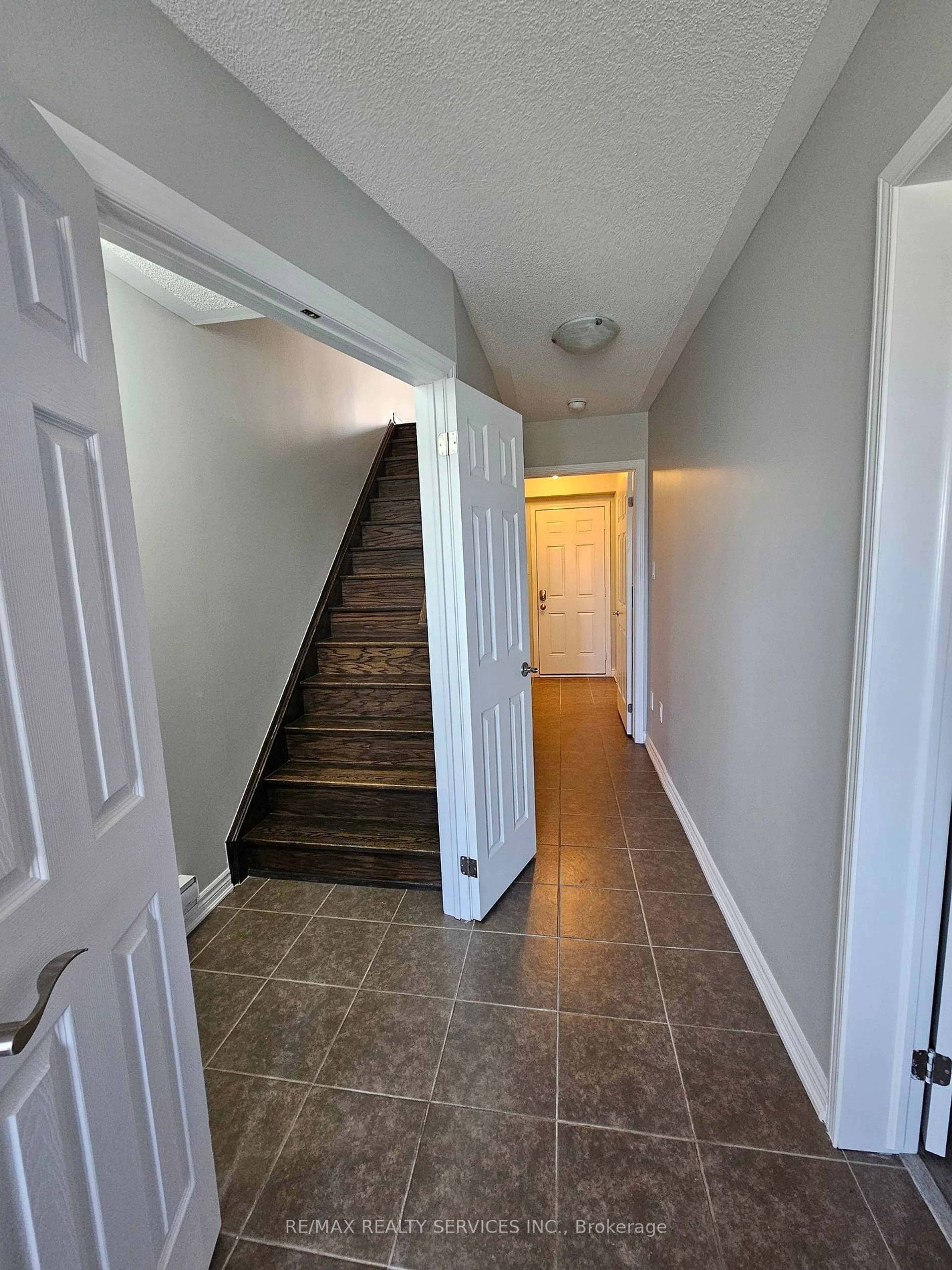 Indoor entryway, not visible floor for 8 TOLEDO Lane, Brampton Ontario L7A 0G2