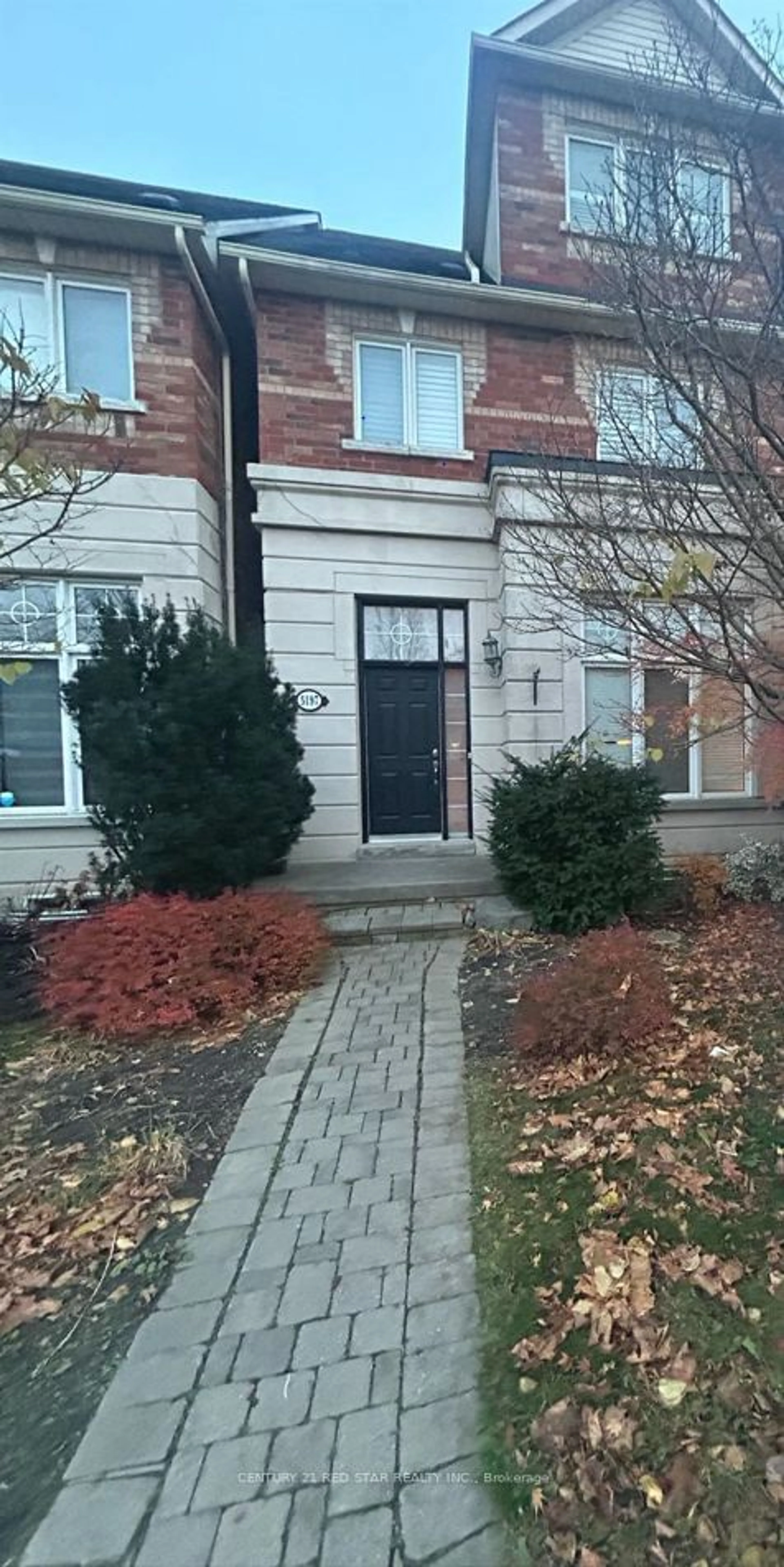 A pic from exterior of the house or condo, the street view for 5197 Preservation Circ, Mississauga Ontario L5M 7T3