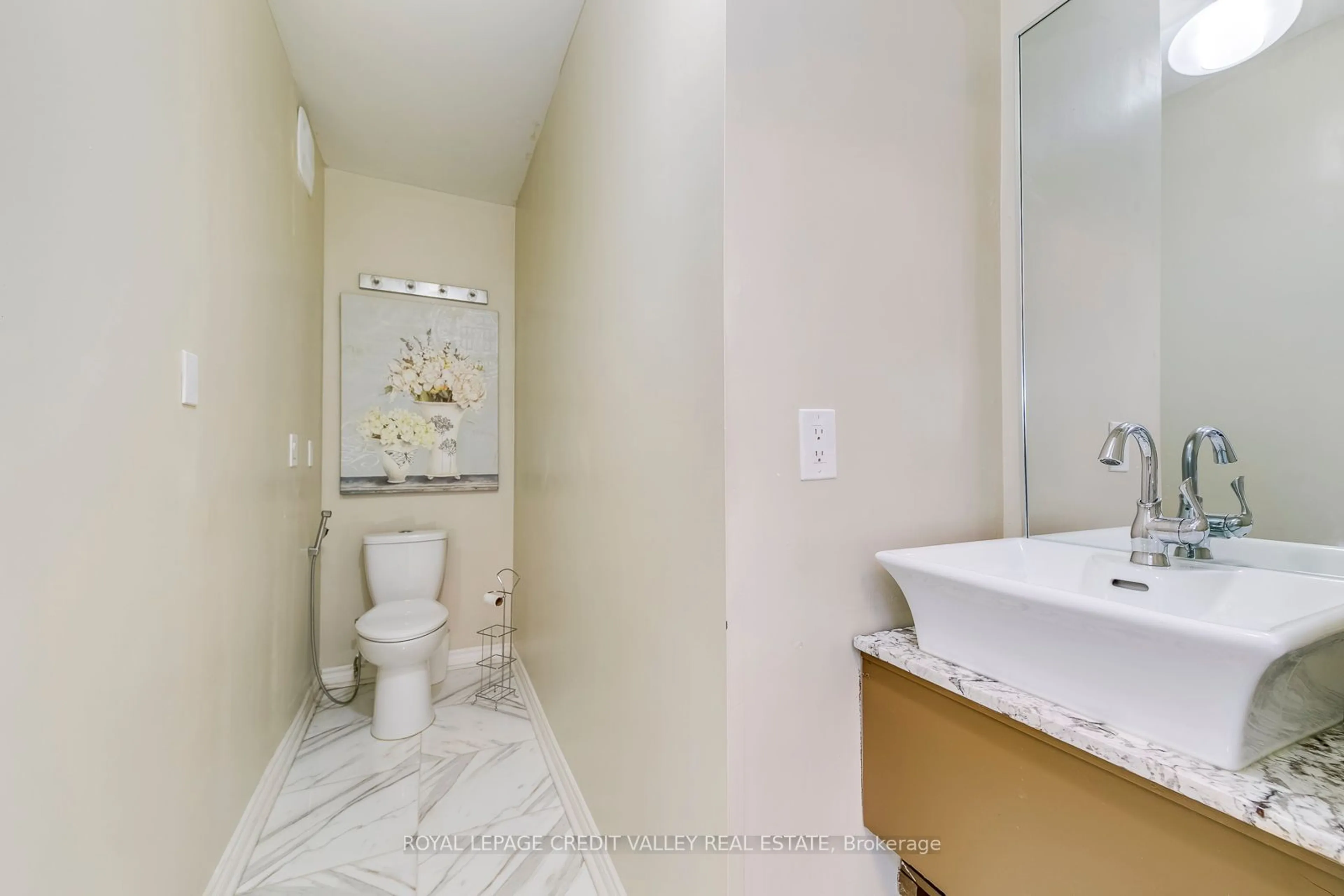 Bathroom, not visible floor for 972 Winterton Way, Mississauga Ontario L5V 1M6