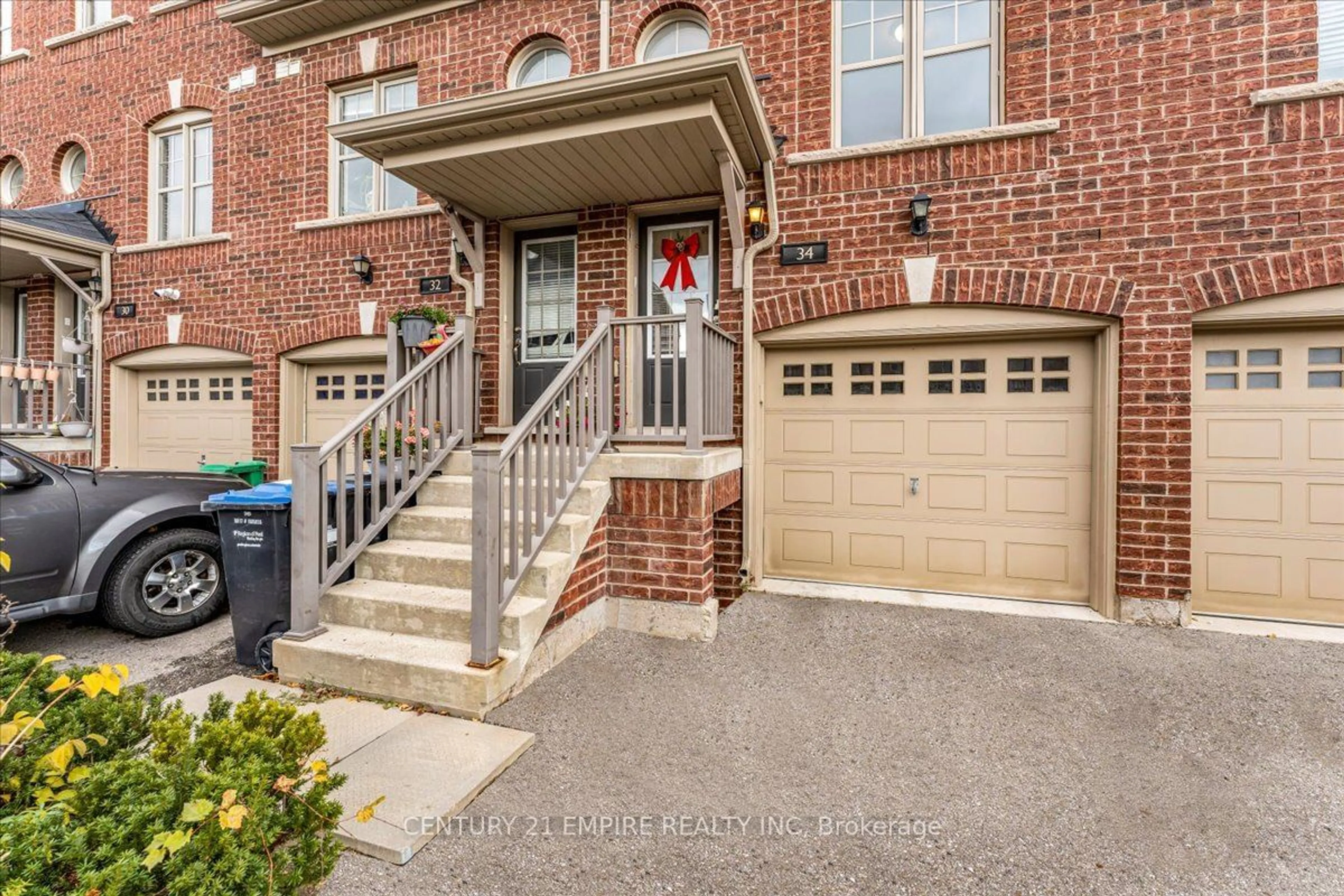 Home with brick exterior material for 34 Battalion Rd, Brampton Ontario L7A 4B6