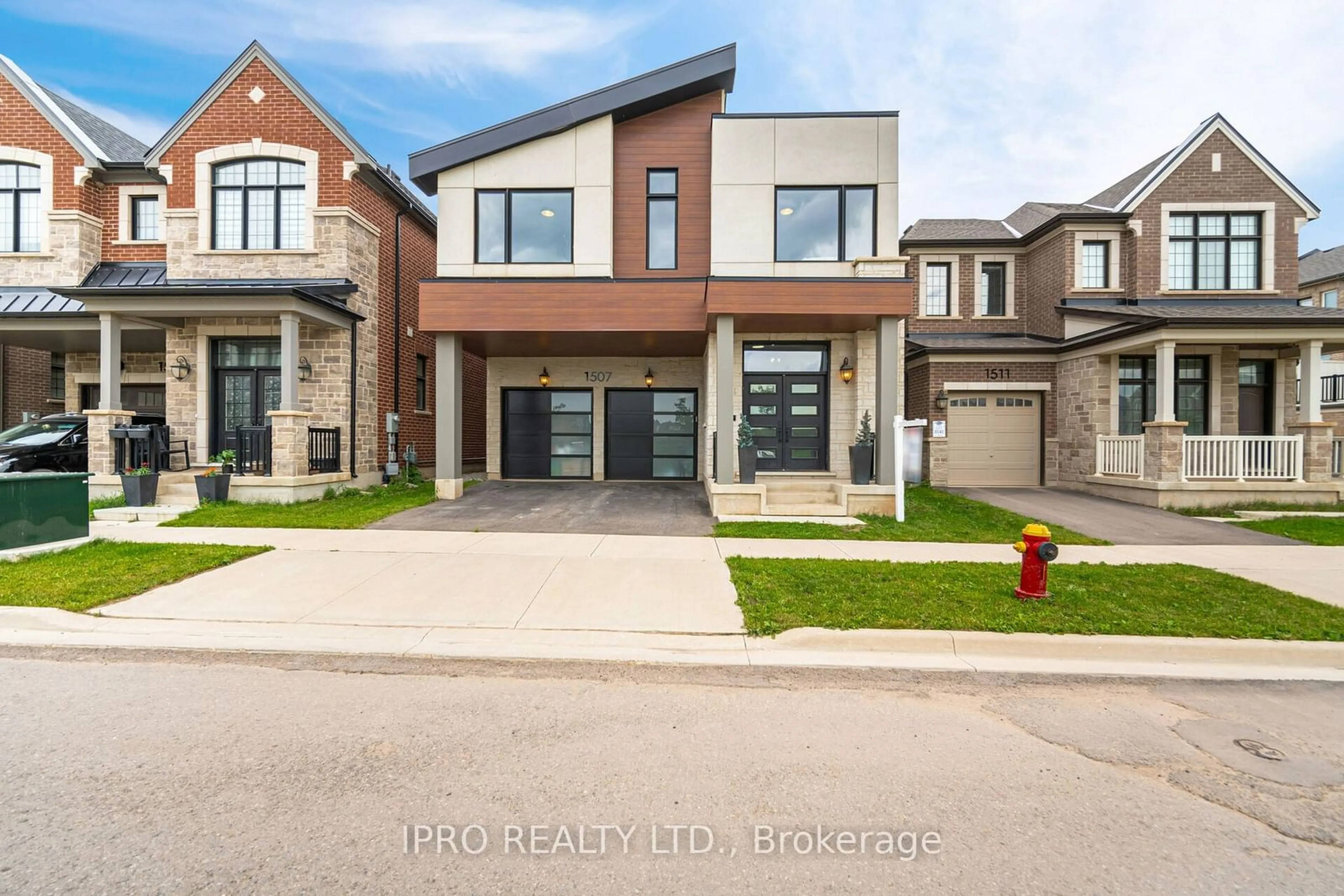 Home with brick exterior material for 1507 Lakeport Cres, Oakville Ontario L6H 3S1