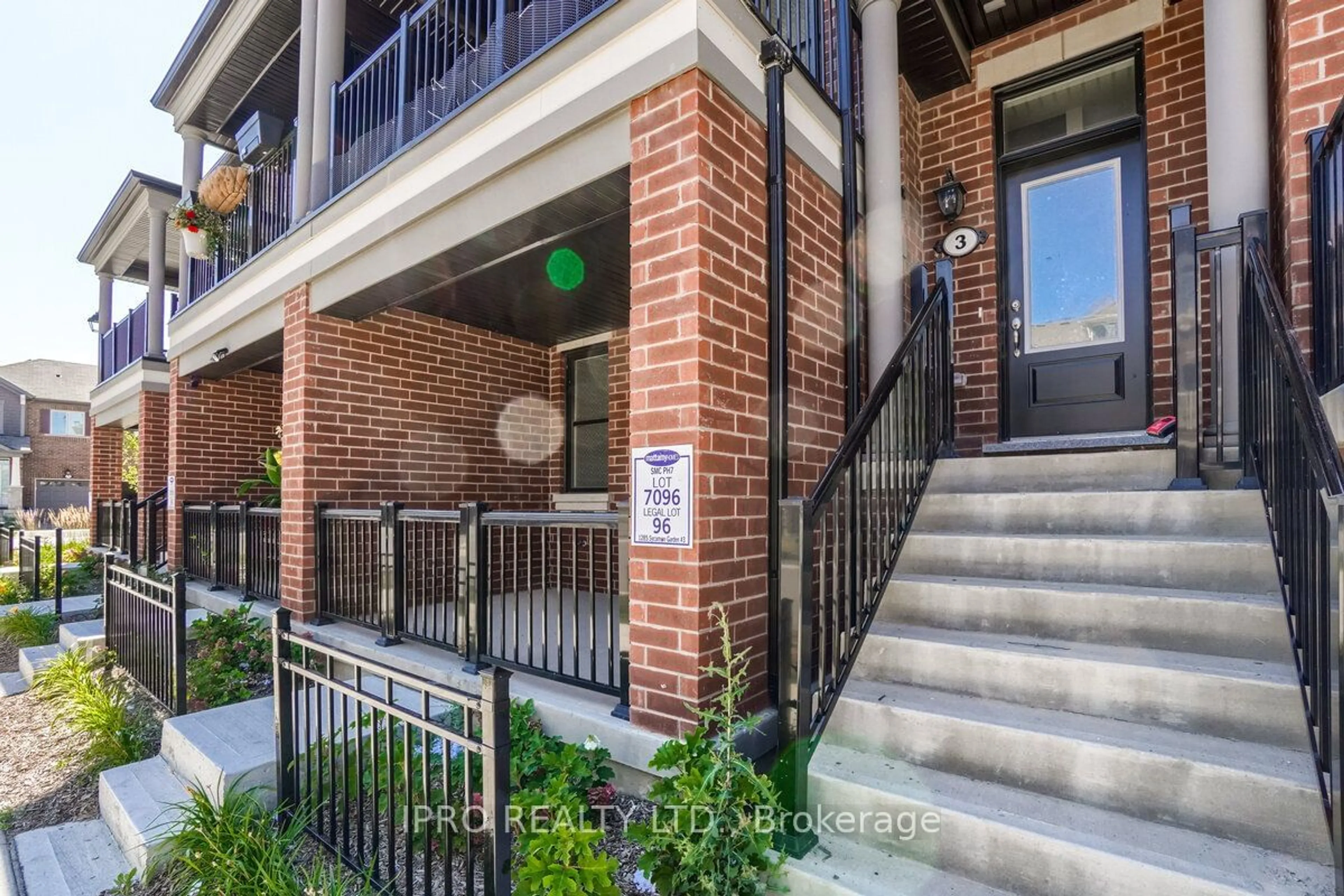 Indoor foyer for 1285 Sycamore Gdns #3, Milton Ontario L9E 1S8