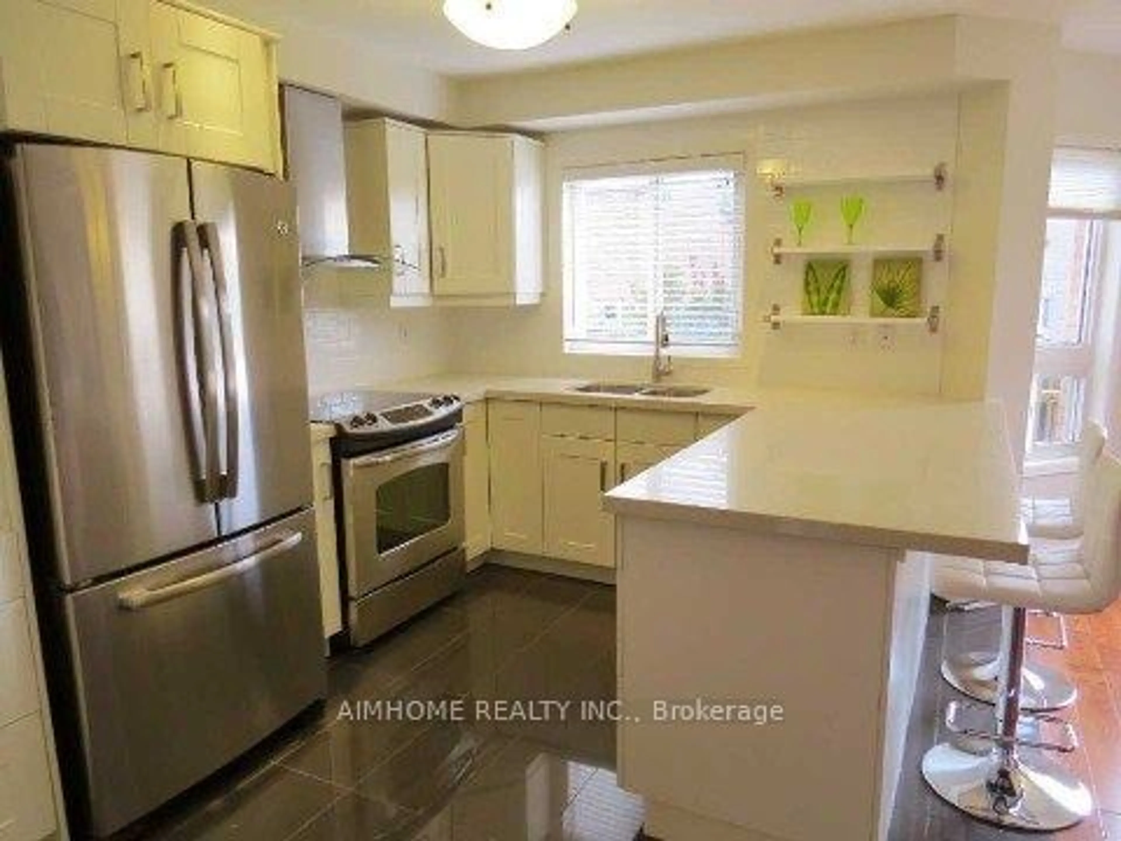 Standard kitchen, ceramic floors, cottage for 3444 Sunlight St, Mississauga Ontario L5M 7M7