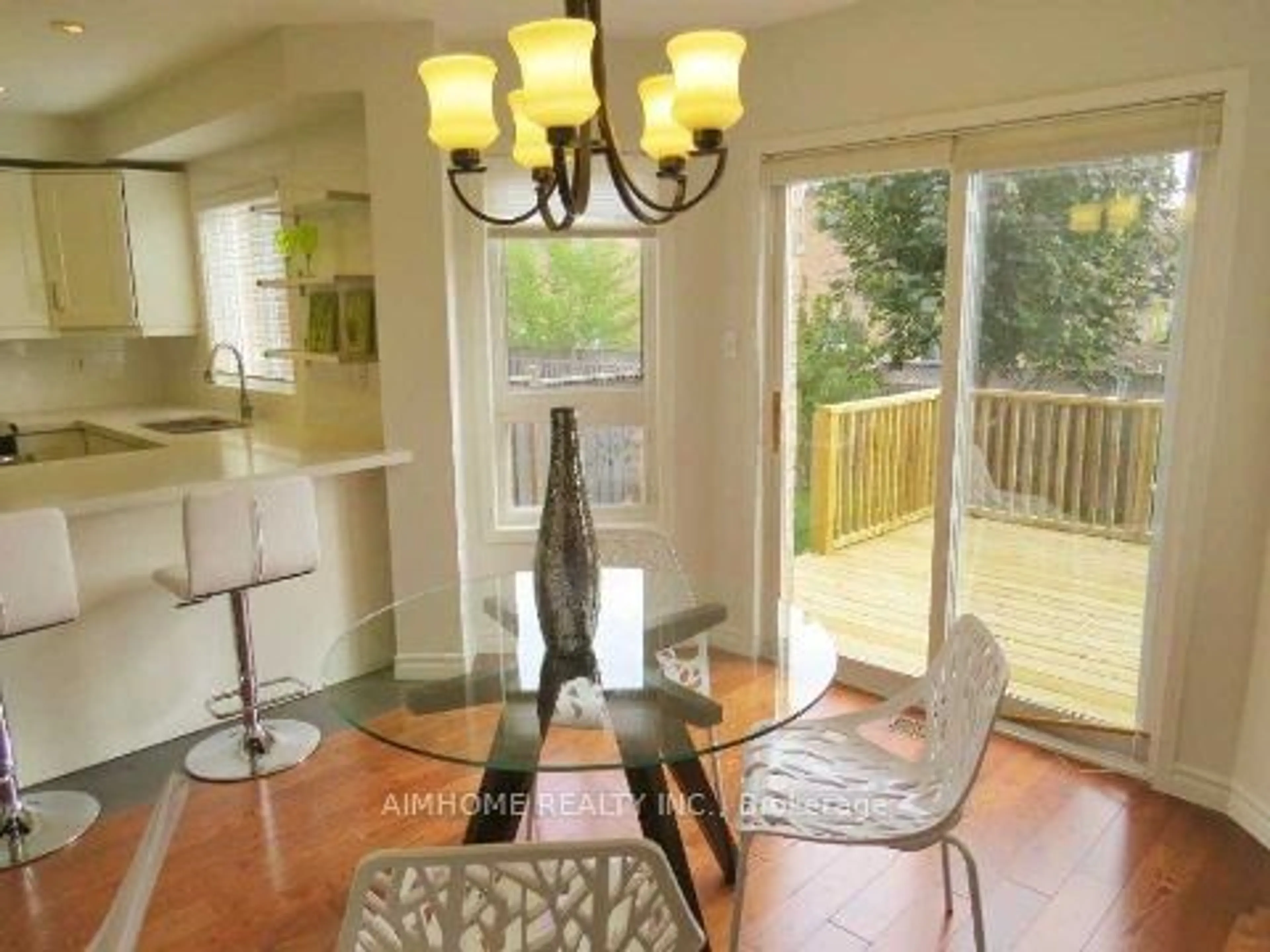 Dining room, wood floors, cottage for 3444 Sunlight St, Mississauga Ontario L5M 7M7