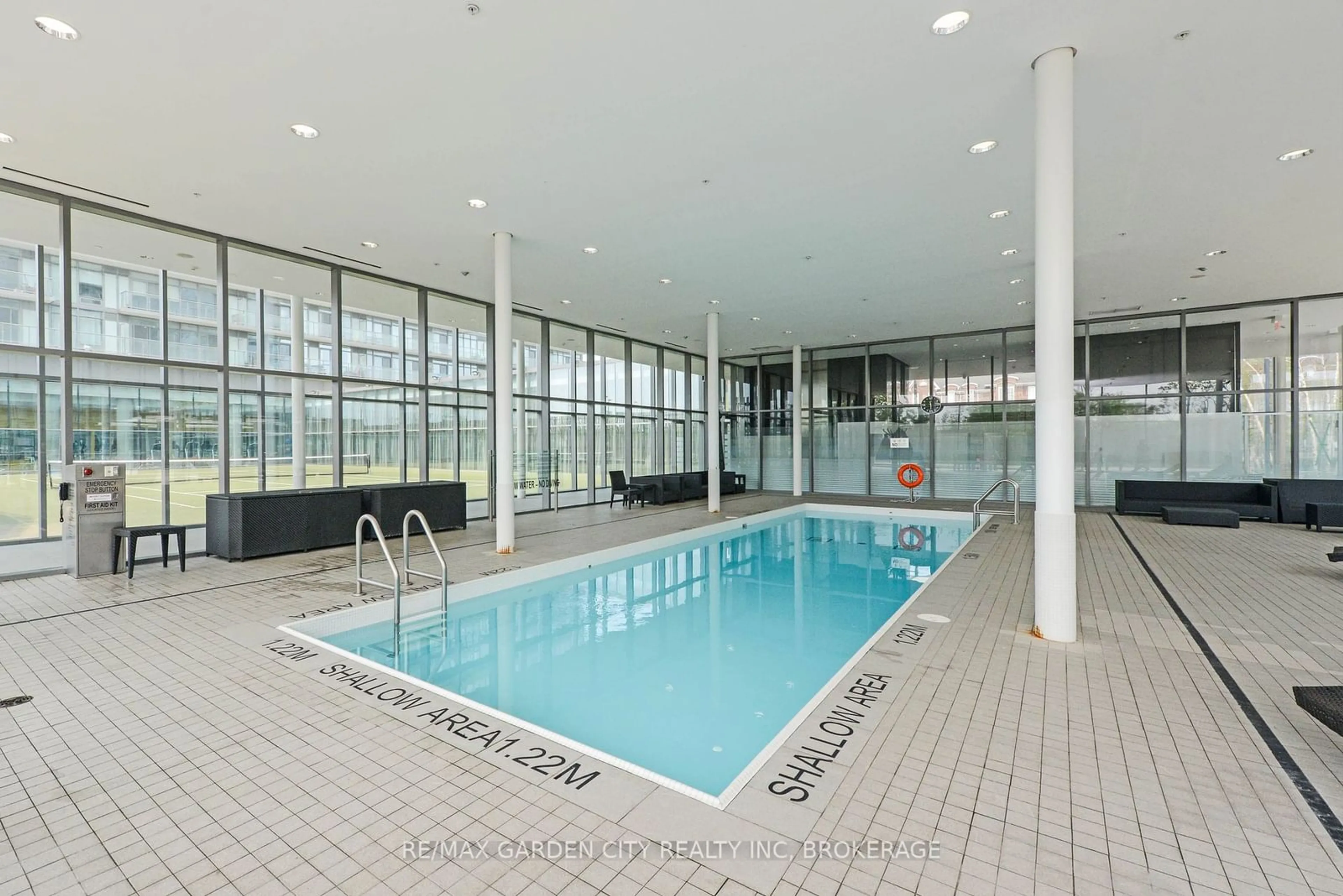 Indoor or outdoor pool for 103 The Queensway #405, Toronto Ontario M6S 5B3