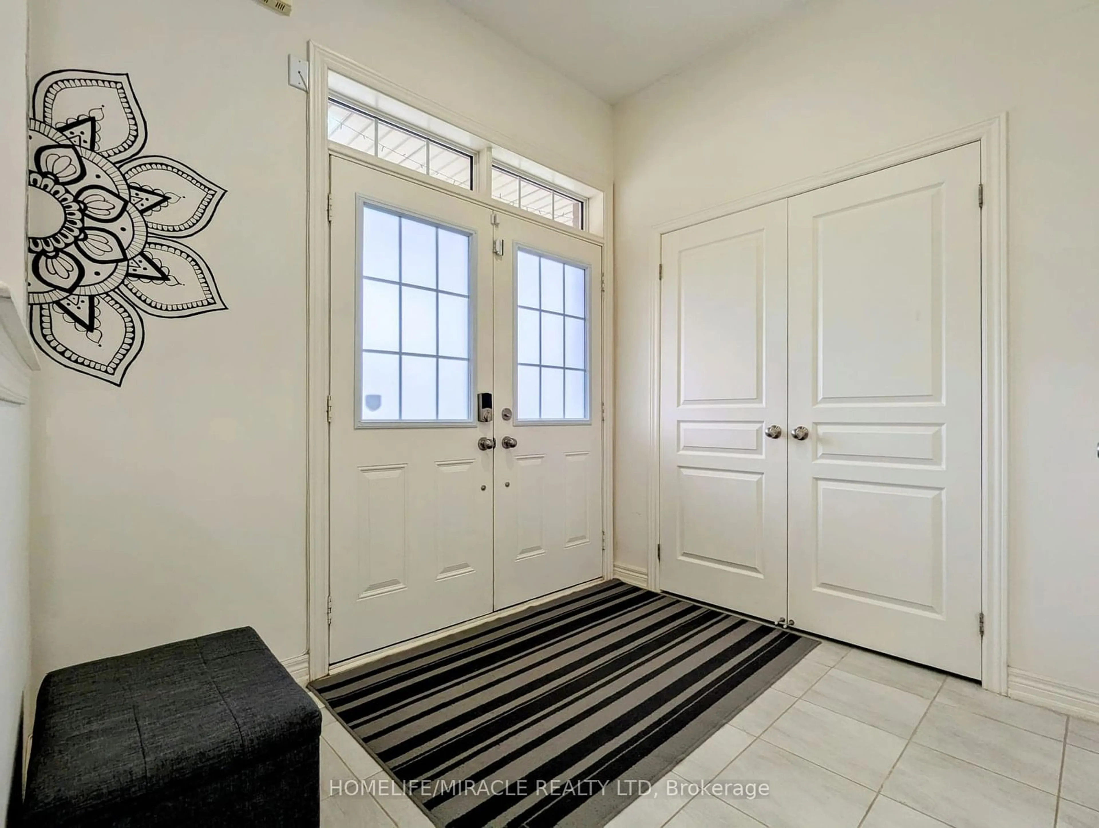 Indoor entryway, wood floors for 149 Remembrance Rd, Brampton Ontario L7A 3Y2