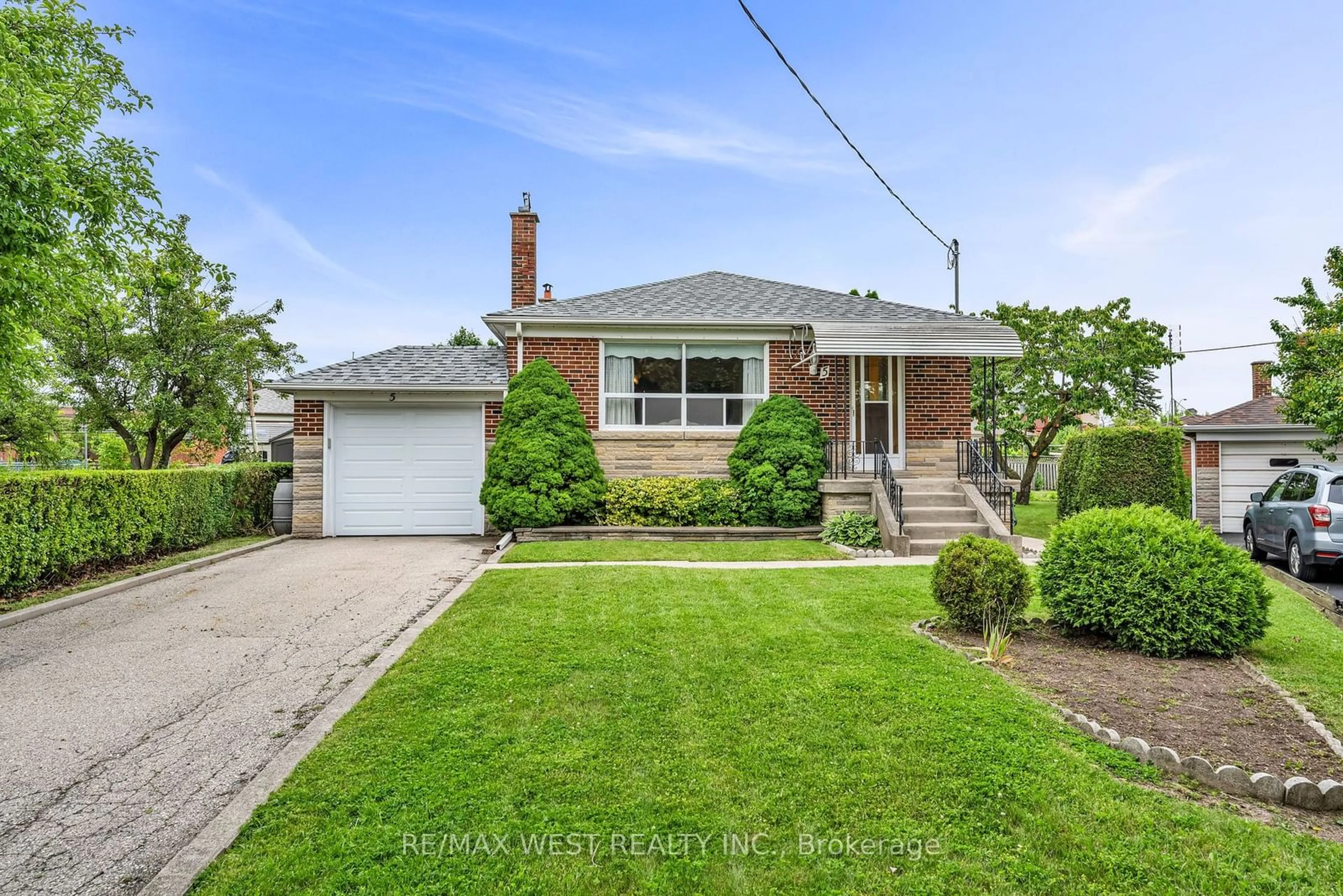 Frontside or backside of a home, cottage for 5 Picton Cres, Toronto Ontario M3K 1W4