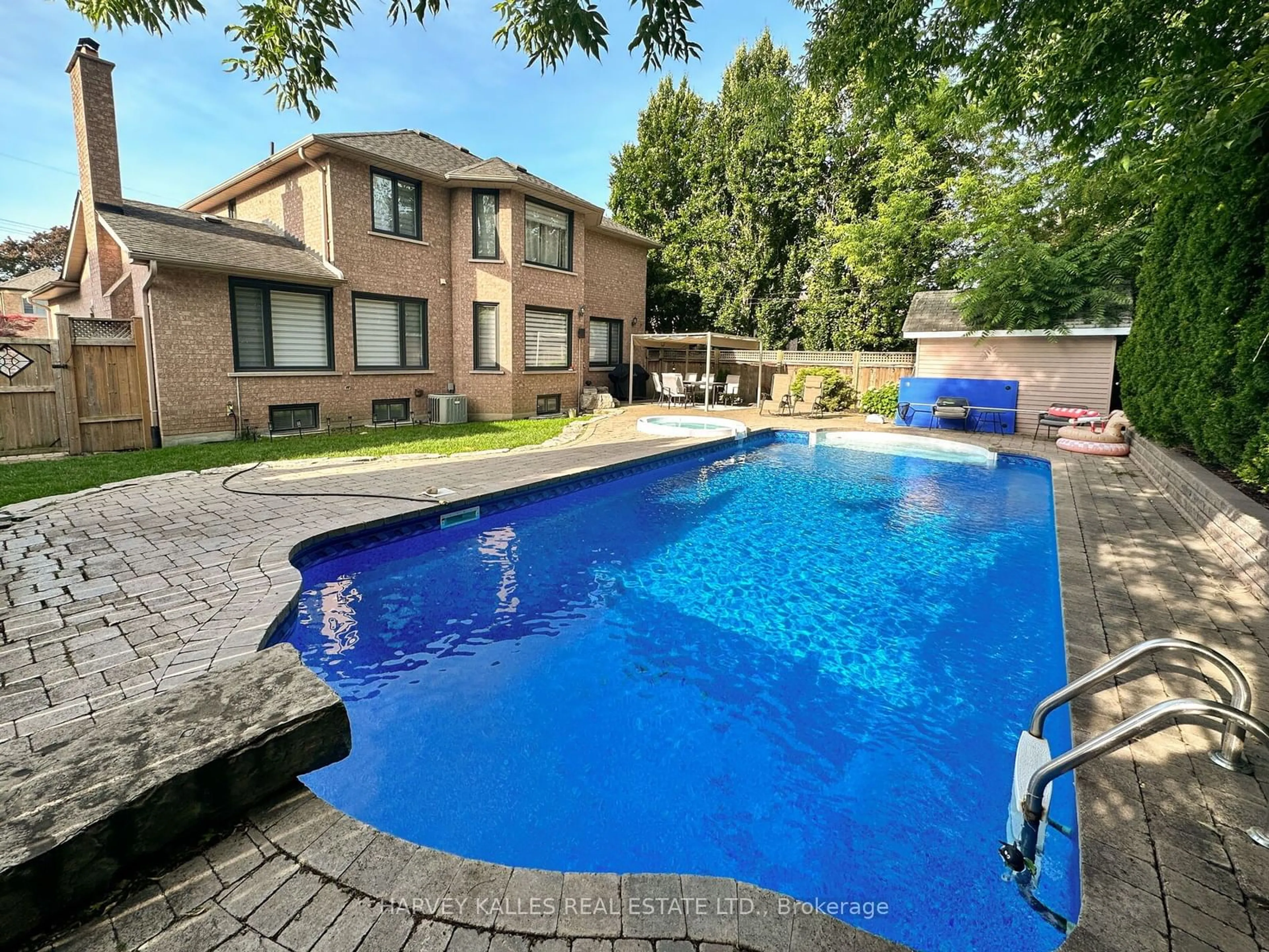 Indoor or outdoor pool for 121 Perry Cres, Toronto Ontario M9A 1K5