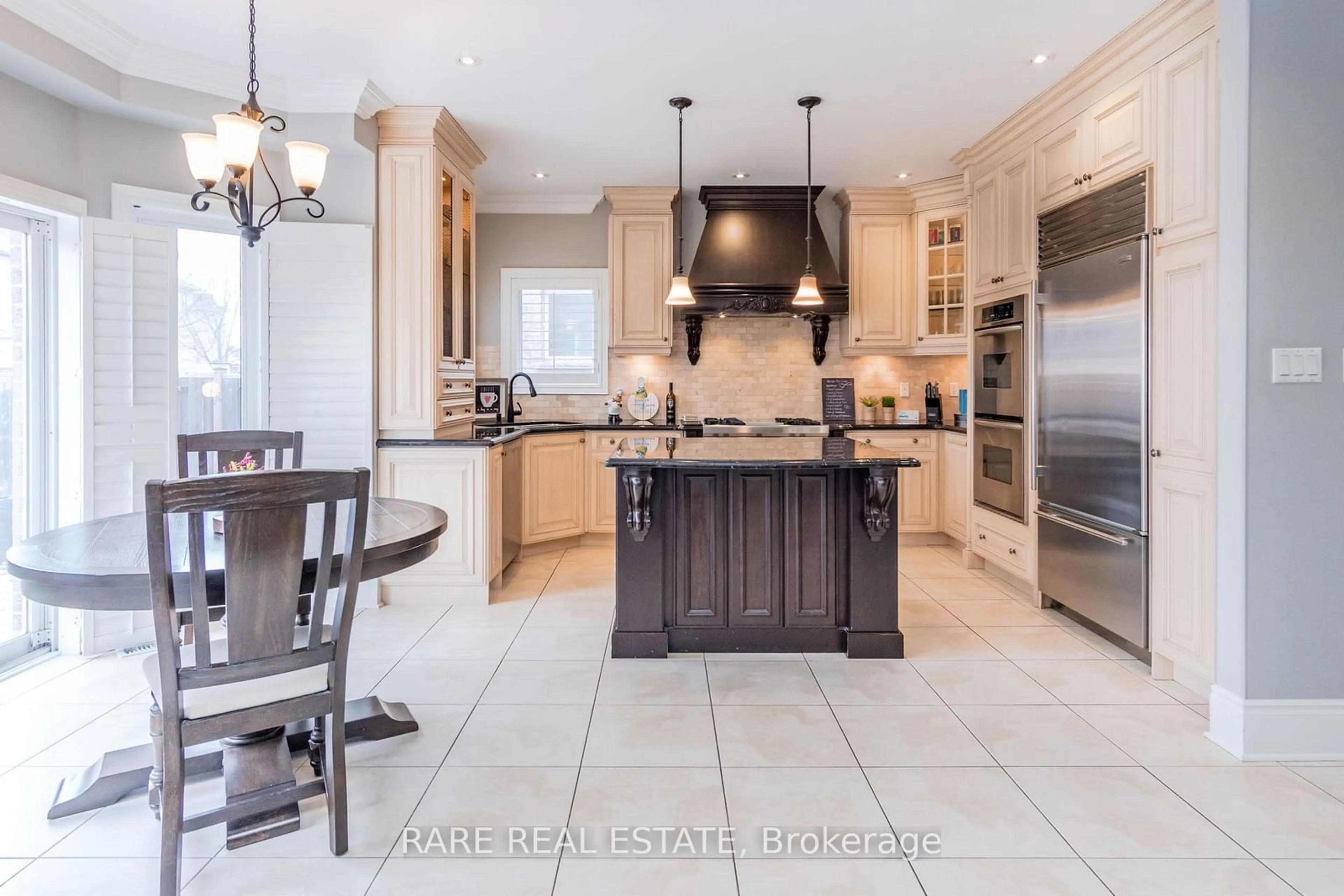 Open concept kitchen for 390 Barber Dr, Halton Hills Ontario L7G 0A6