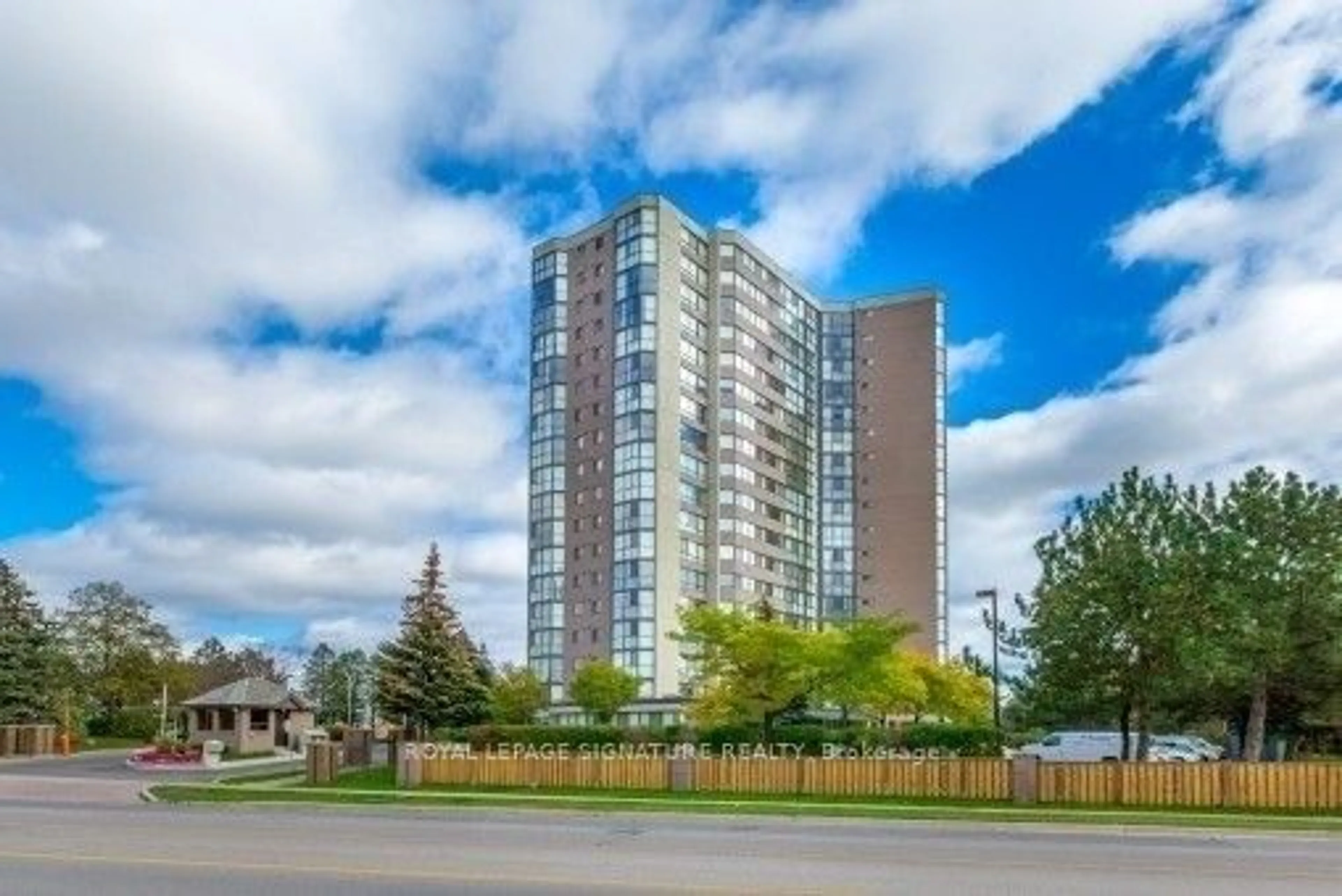 A pic from exterior of the house or condo, the front or back of building for 1360 Rathburn Rd #Ph06, Mississauga Ontario L4W 4H4