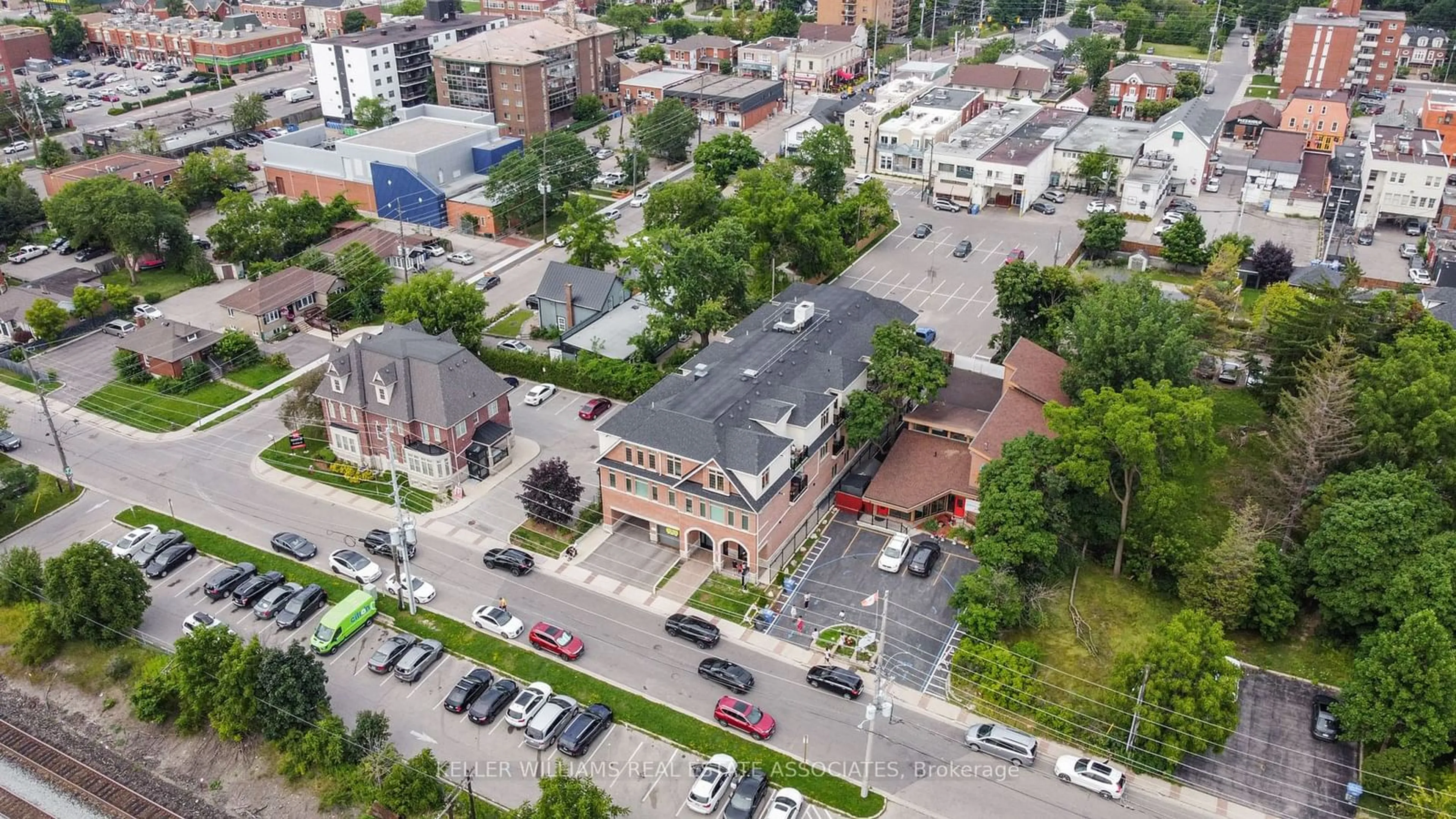 A pic from exterior of the house or condo, the front or back of building for 215 Broadway St #307, Mississauga Ontario L5M 1J1