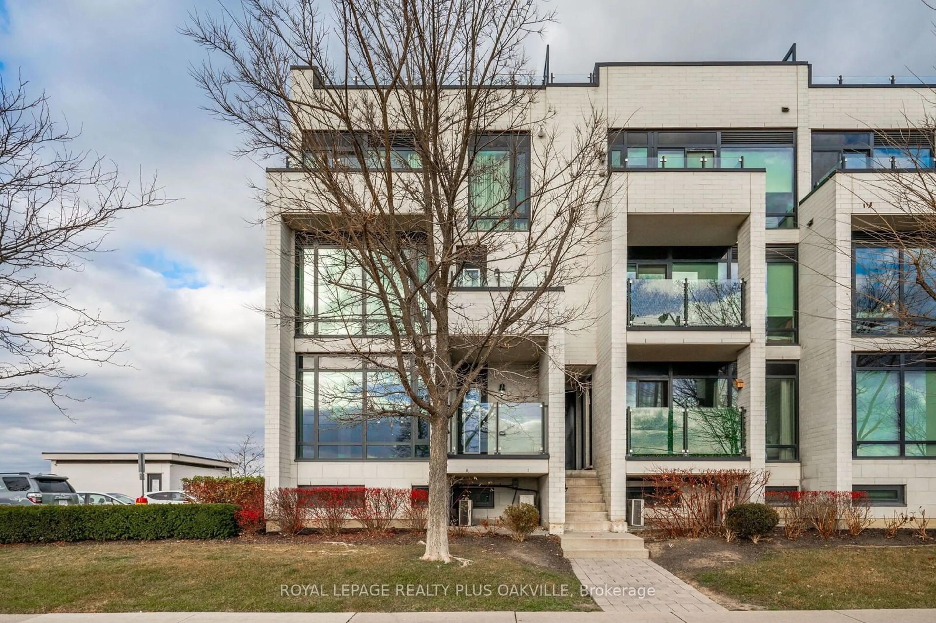 A pic from exterior of the house or condo, the front or back of building for 138 Widdicombe Hill Blvd #718, Toronto Ontario M9R 0A9