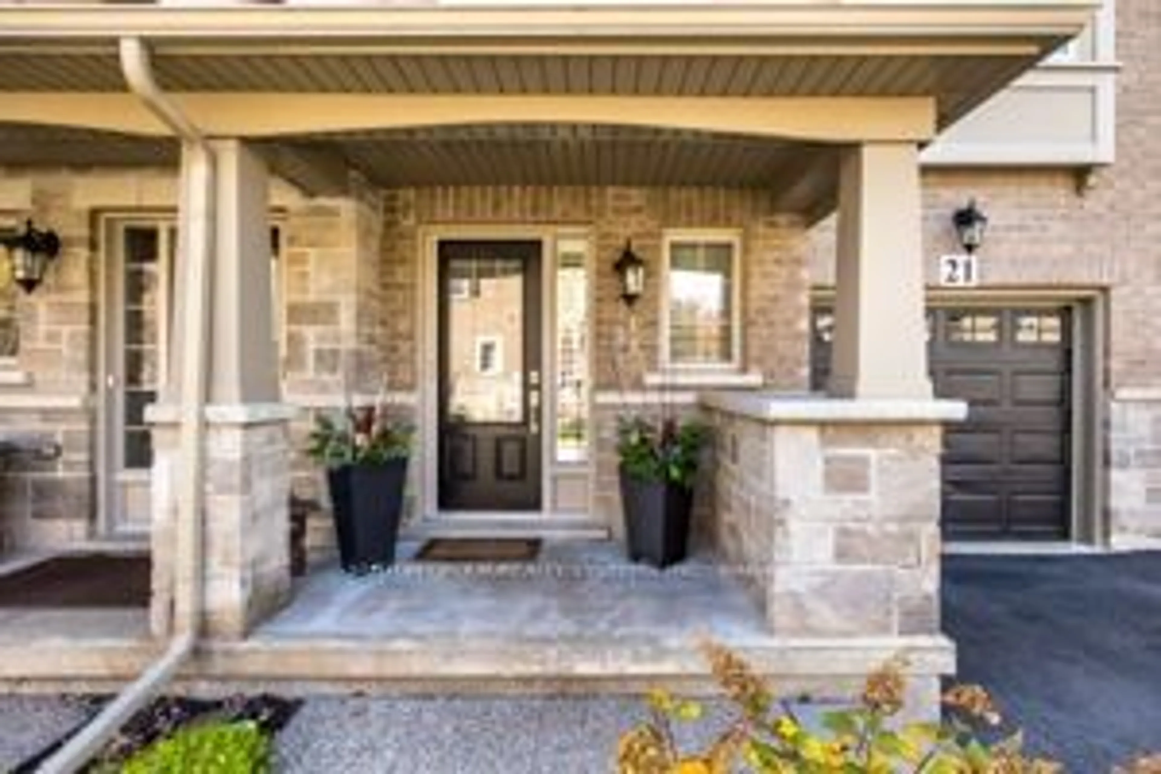 Indoor entryway, ceramic floors for 2086 Ghent Ave #21, Burlington Ontario L7R 0E1