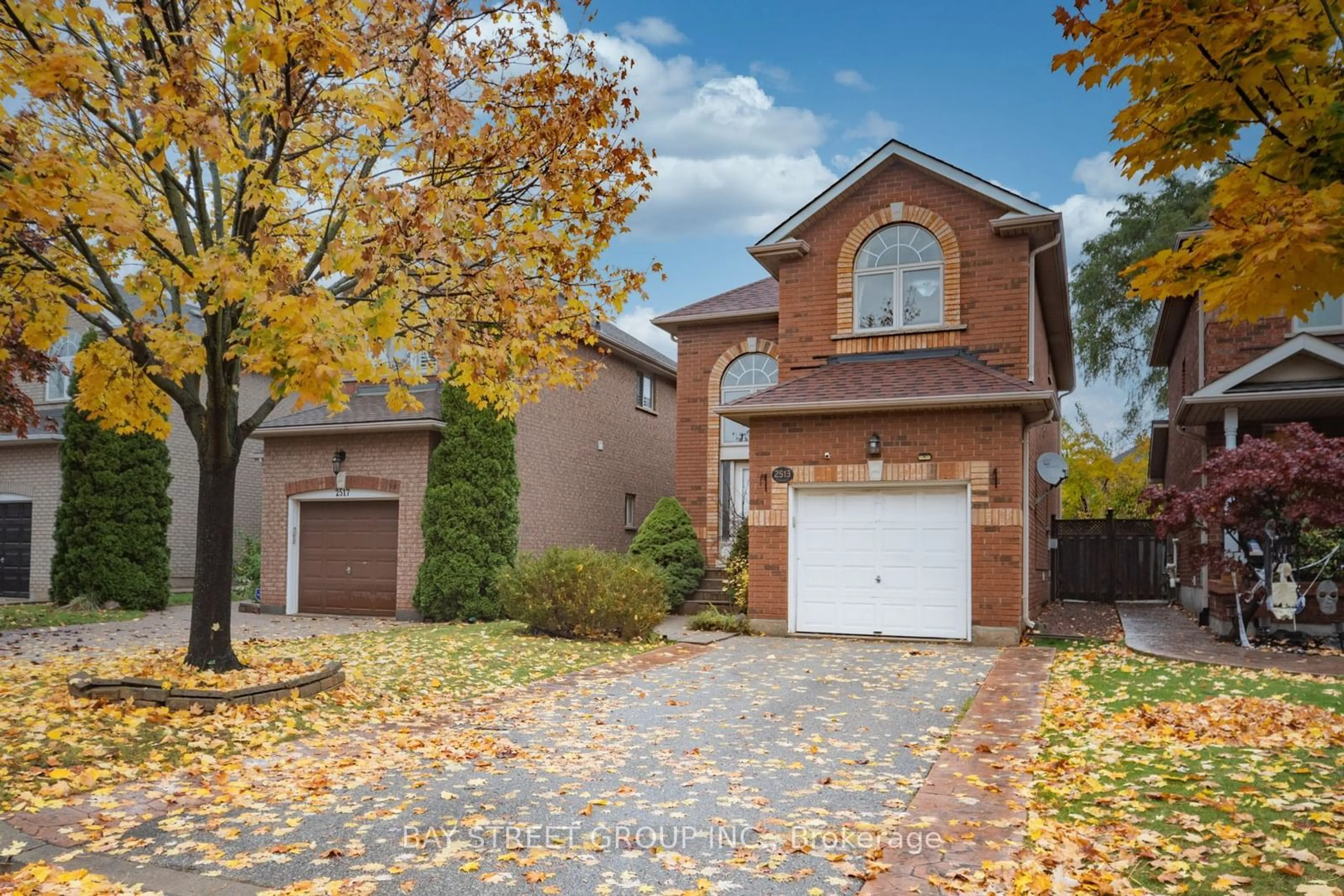 Home with brick exterior material for 2513 Longridge Cres, Oakville Ontario L6H 6S2