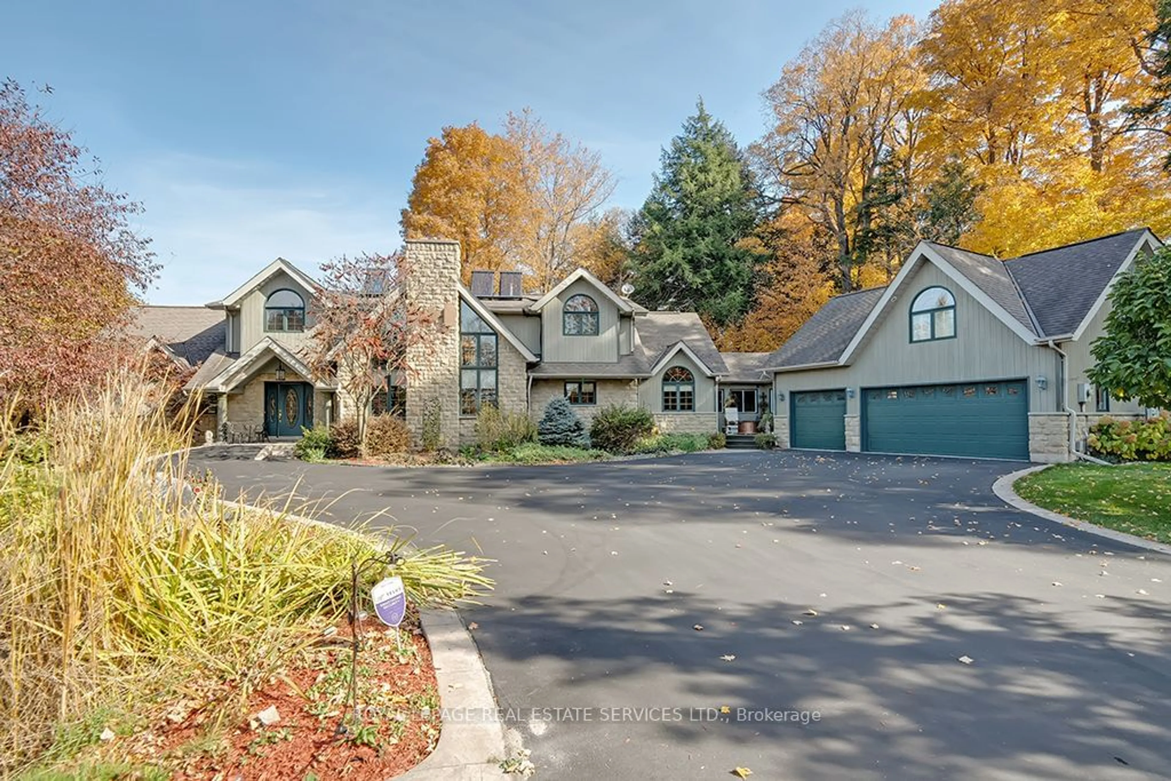 A pic from exterior of the house or condo, the street view for 6 Turtle Lake Dr, Halton Hills Ontario L7J 2W7