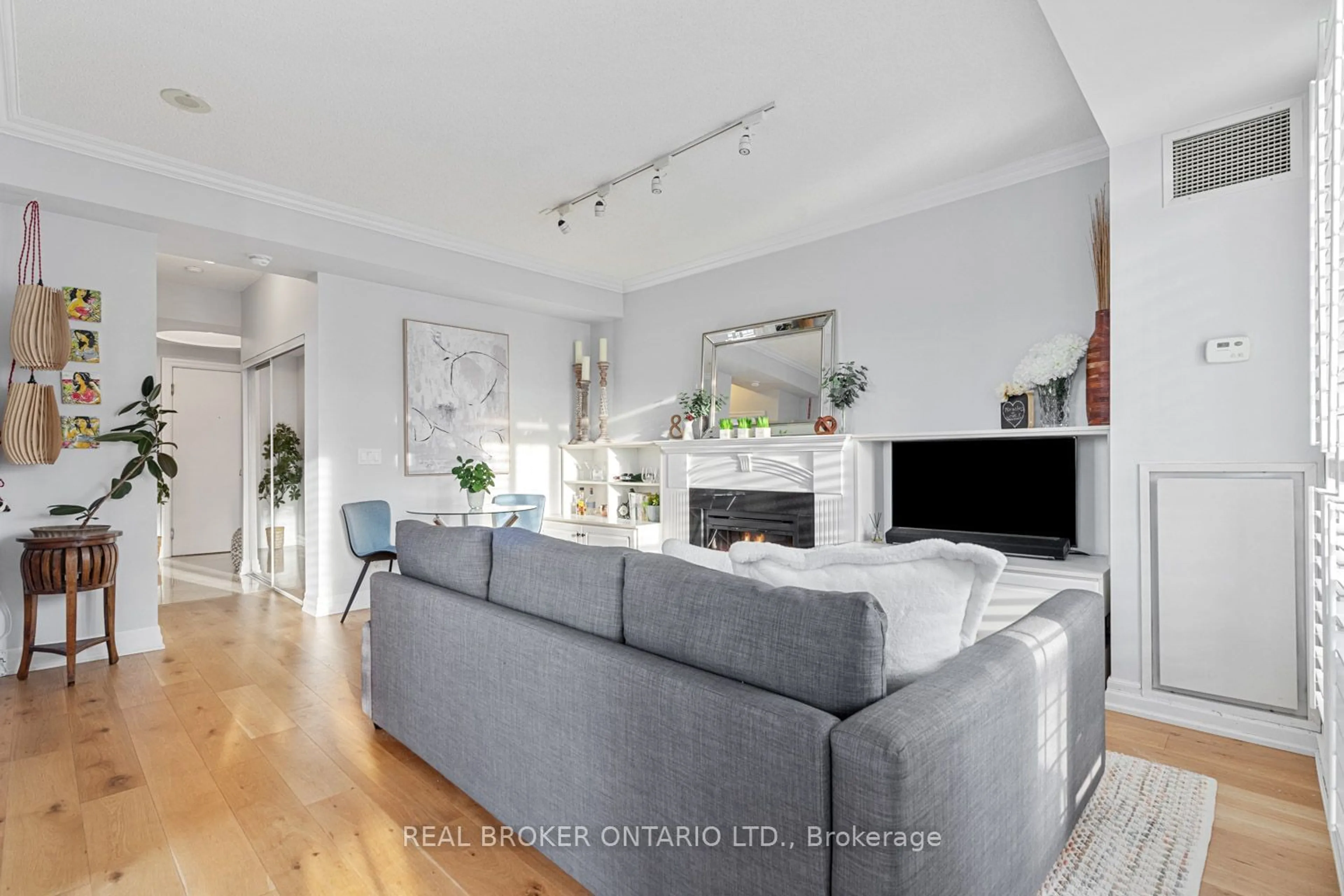 Living room, wood floors for 2083 Lake Shore Blvd #1614, Toronto Ontario M8V 4G2