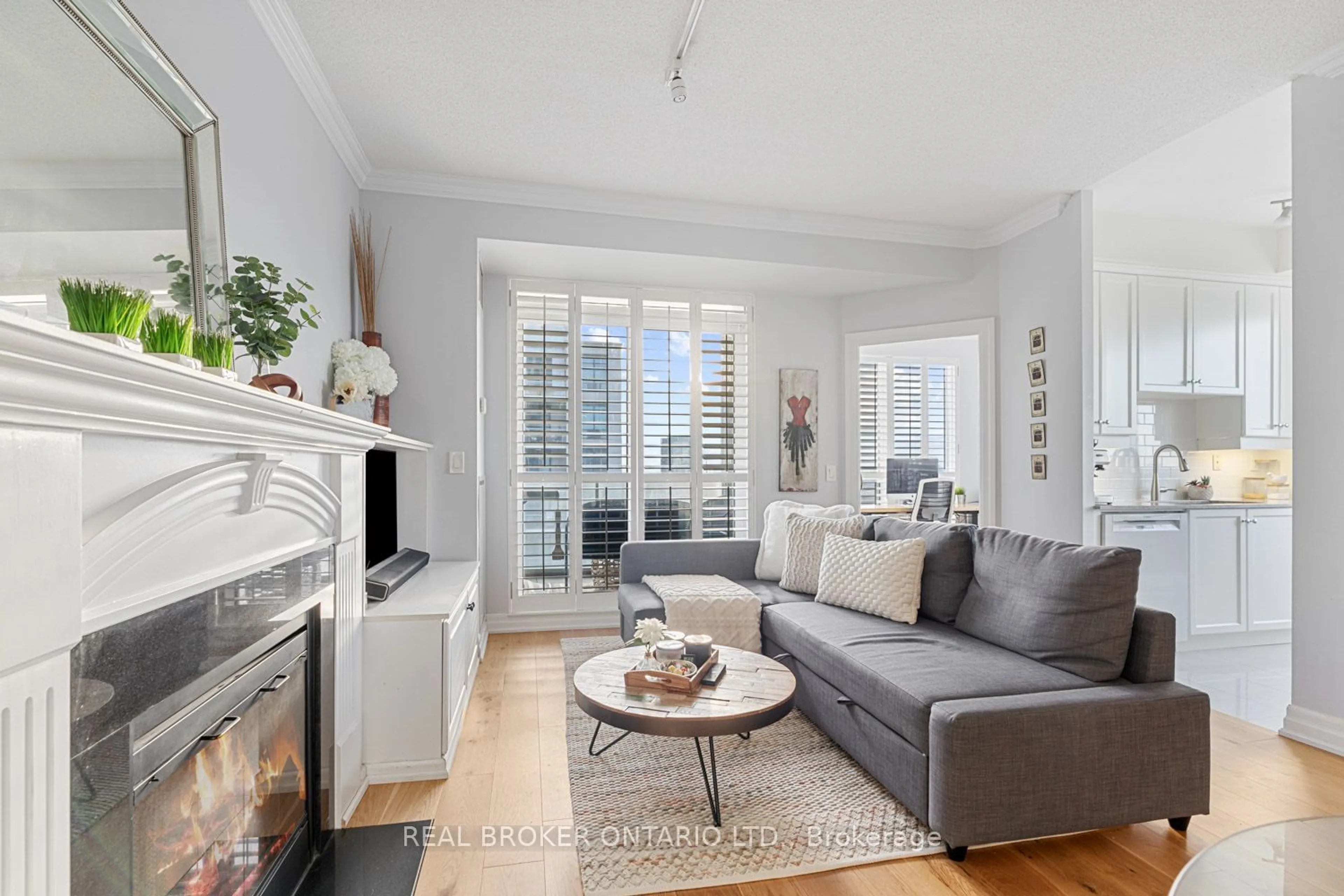 Living room, wood floors for 2083 Lake Shore Blvd #1614, Toronto Ontario M8V 4G2