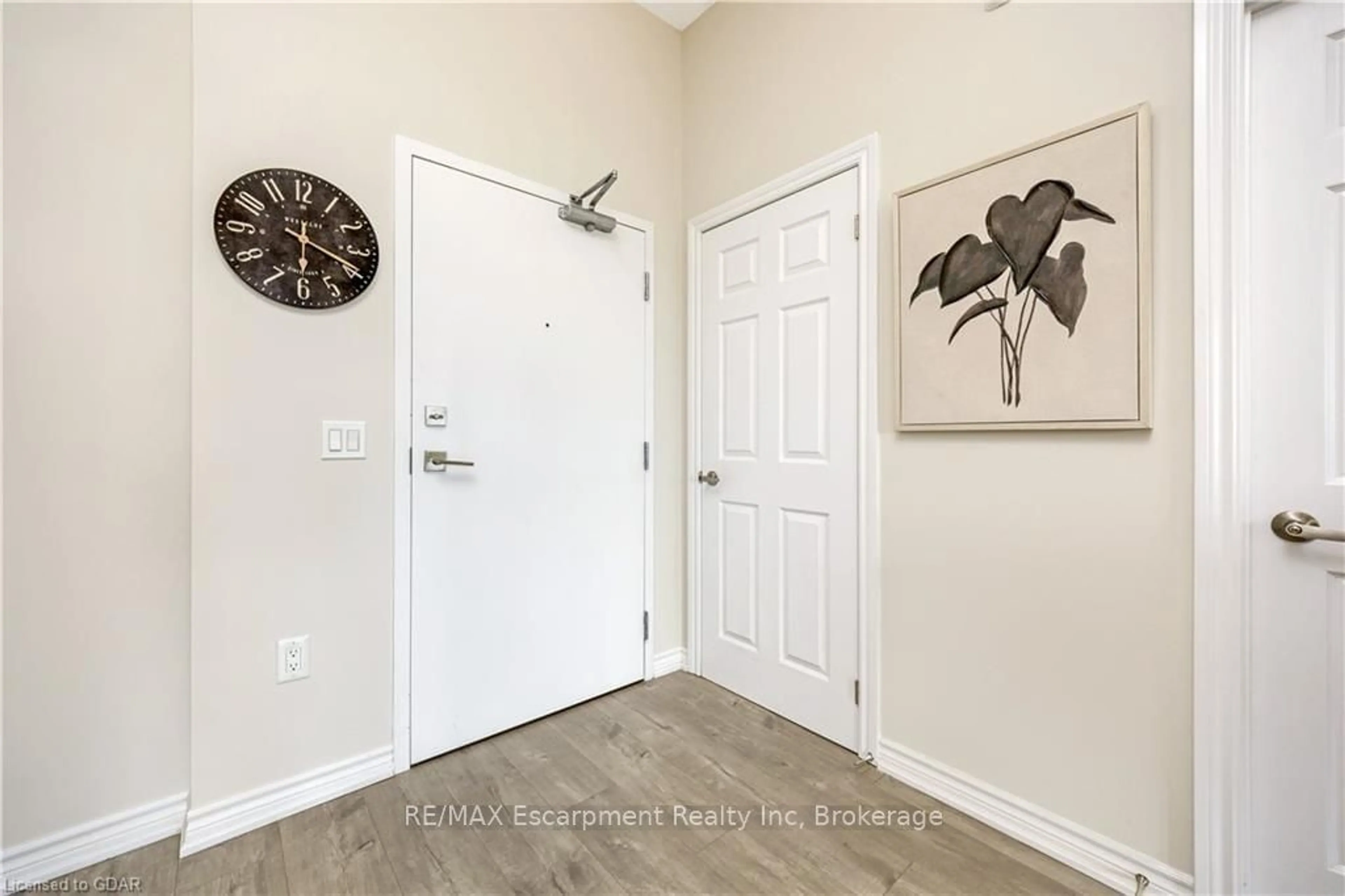 Indoor entryway, wood floors for 716 MAIN STREET EAST #1109, Milton Ontario L9T 3P6