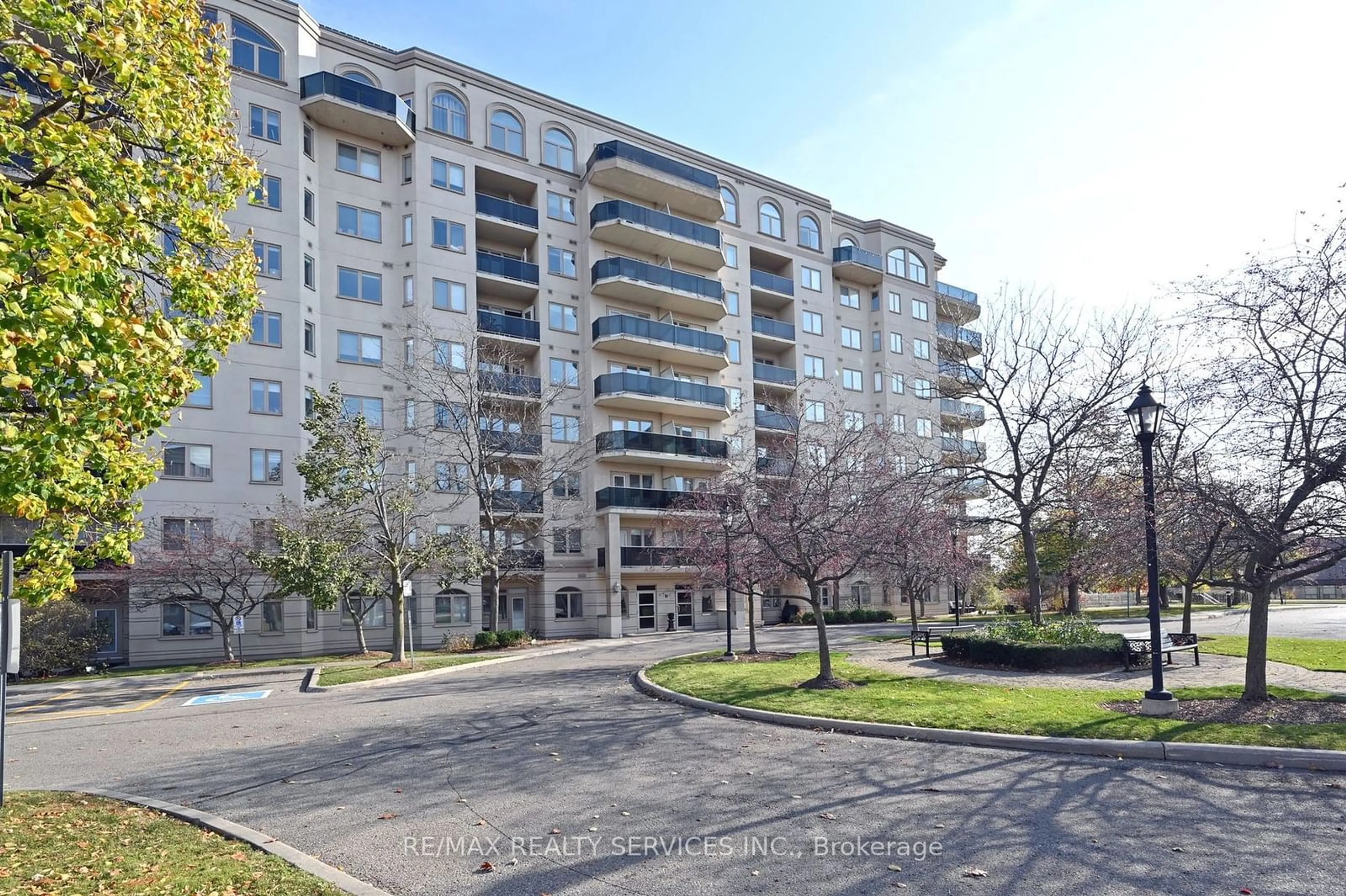 A pic from exterior of the house or condo, the front or back of building for 10 Dayspring Circ #601, Brampton Ontario L6P 1B9