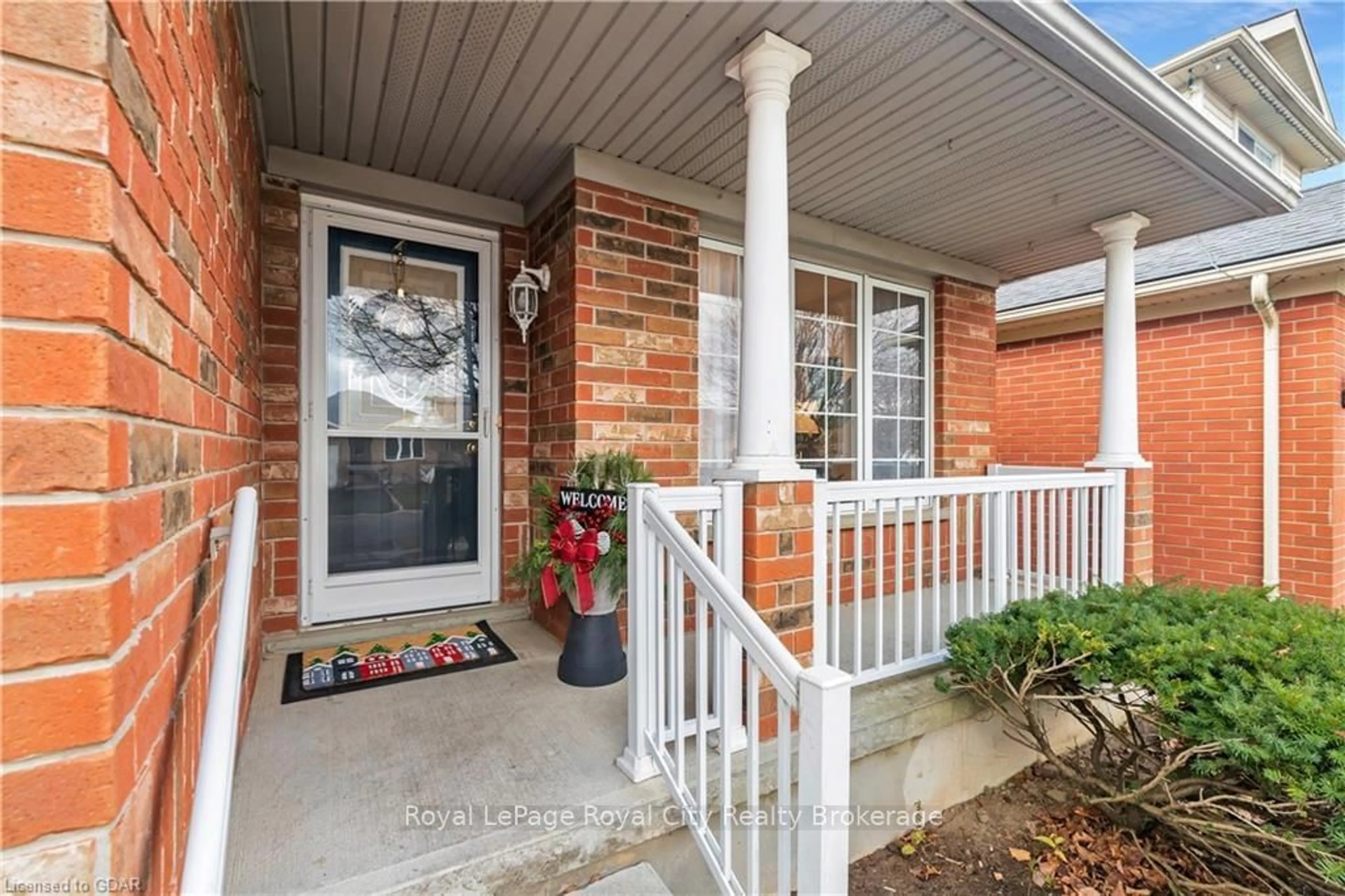 Indoor entryway, wood floors for 75 COLBOURNE Cres, Orangeville Ontario L9W 5A9