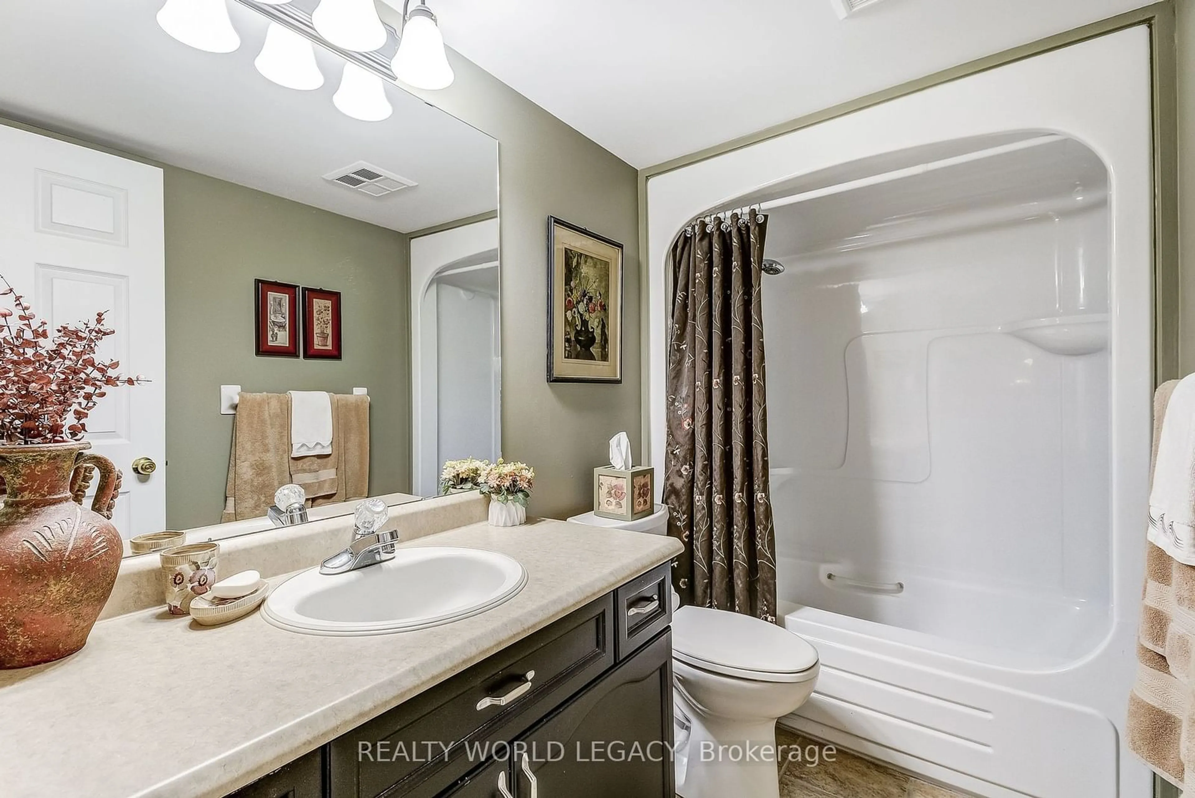 Bathroom, carpet floors for 216 Plains Rd #A402, Burlington Ontario L7T 4K8