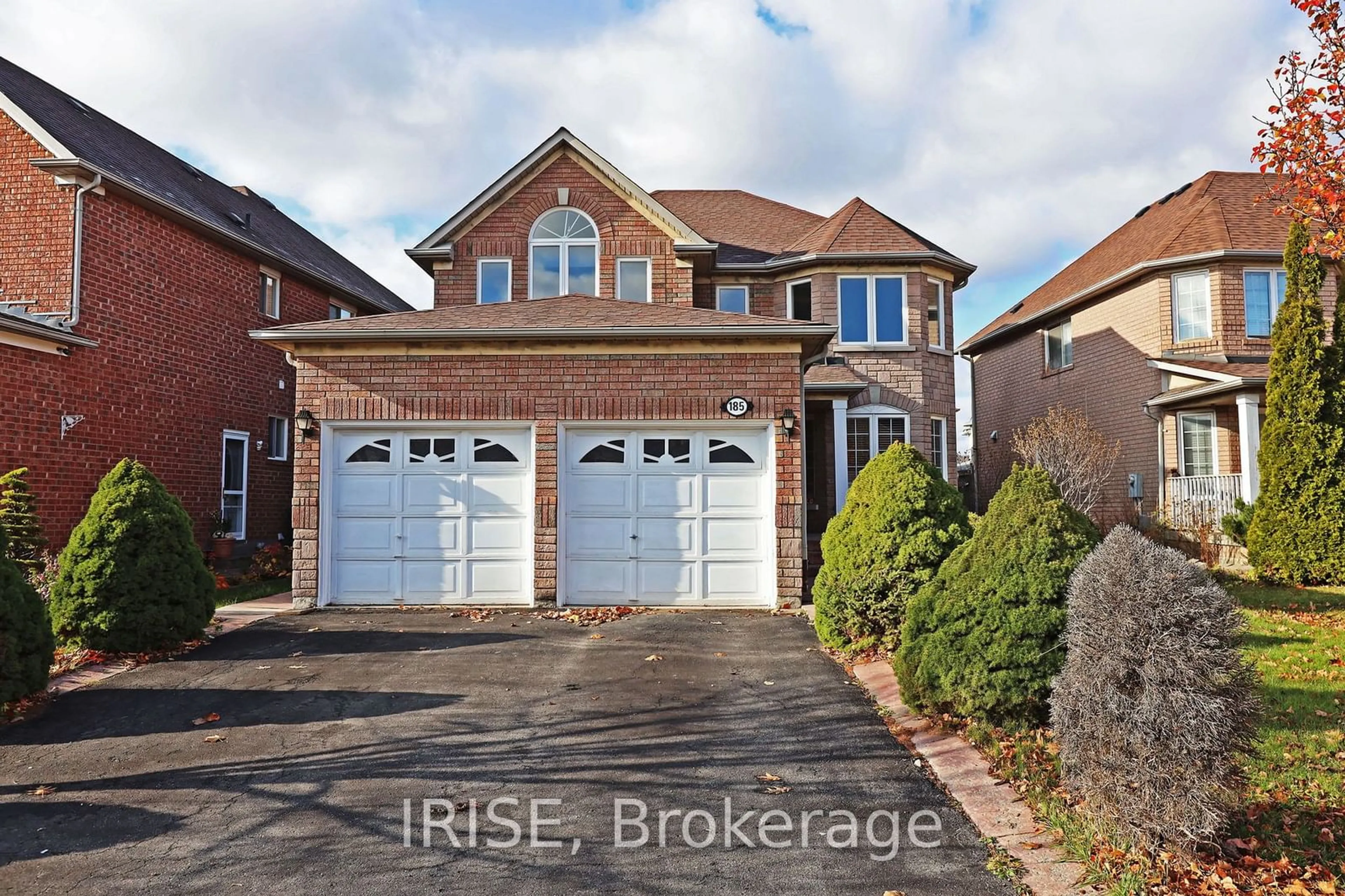 Frontside or backside of a home, the street view for 185 Mountainberry Rd, Brampton Ontario L6R 2L2