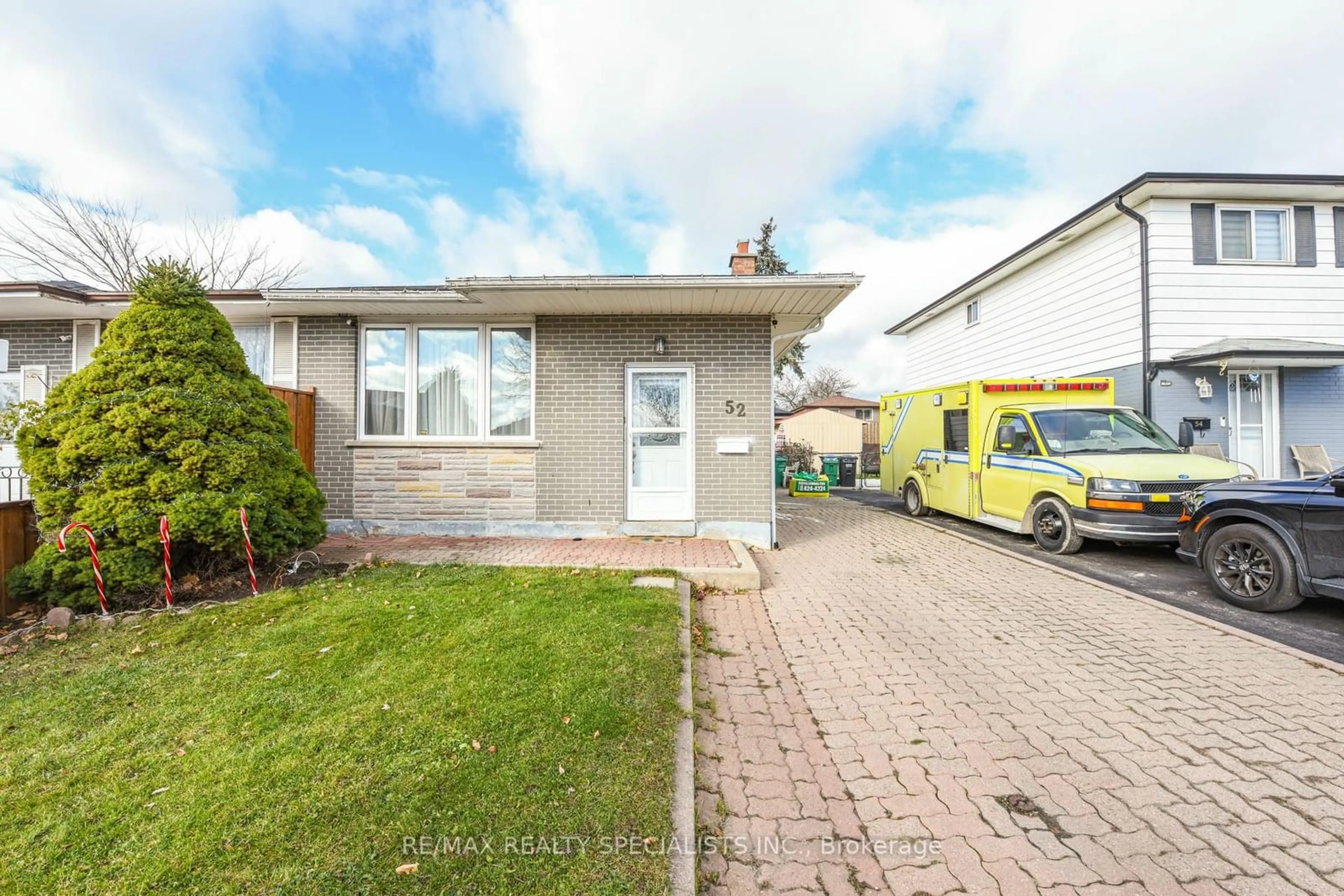 Frontside or backside of a home, cottage for 52 Crawford Dr, Brampton Ontario L6V 2C7