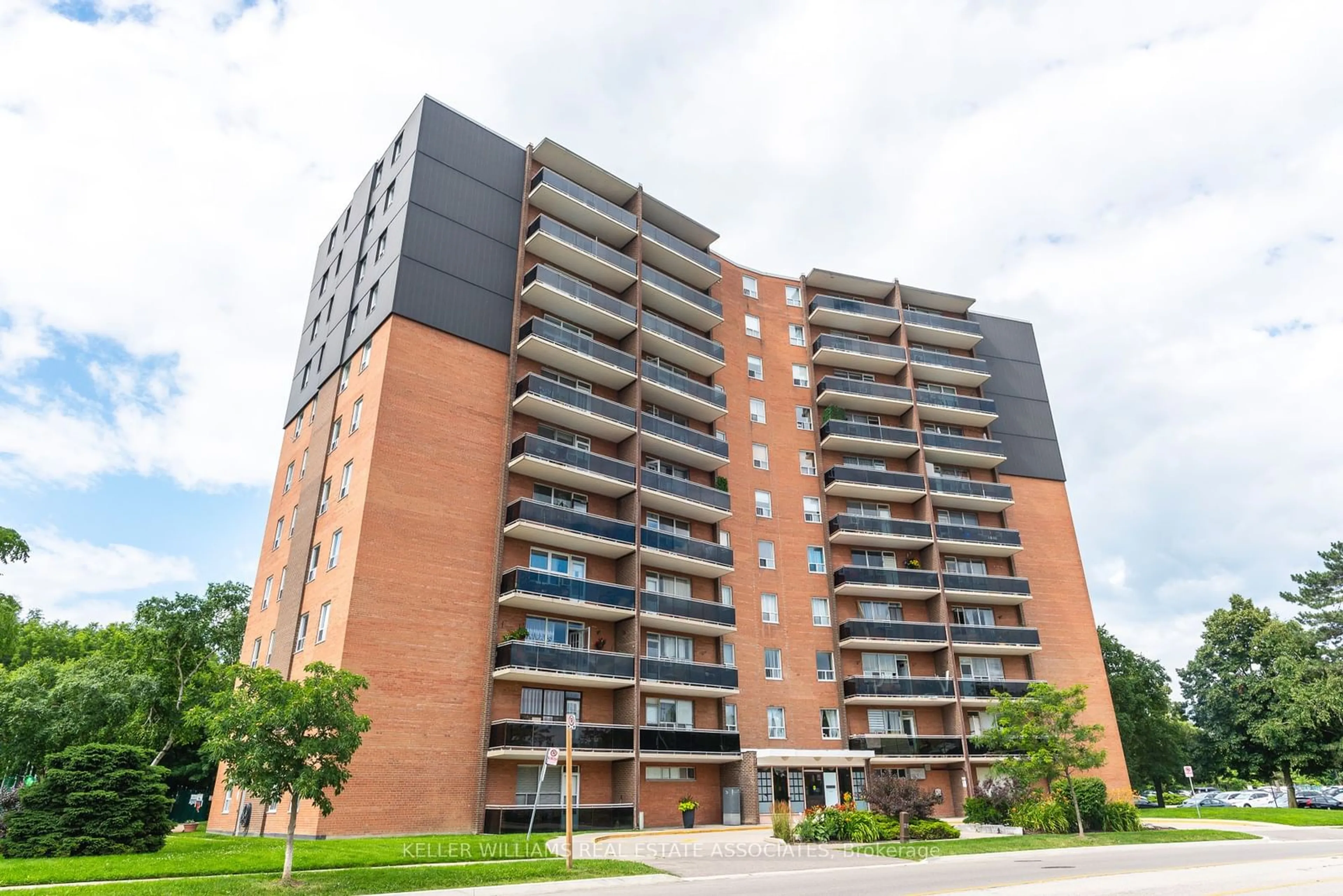 A pic from exterior of the house or condo, the front or back of building for 3145 Queen Frederica Dr #802, Mississauga Ontario L4Y 3A7