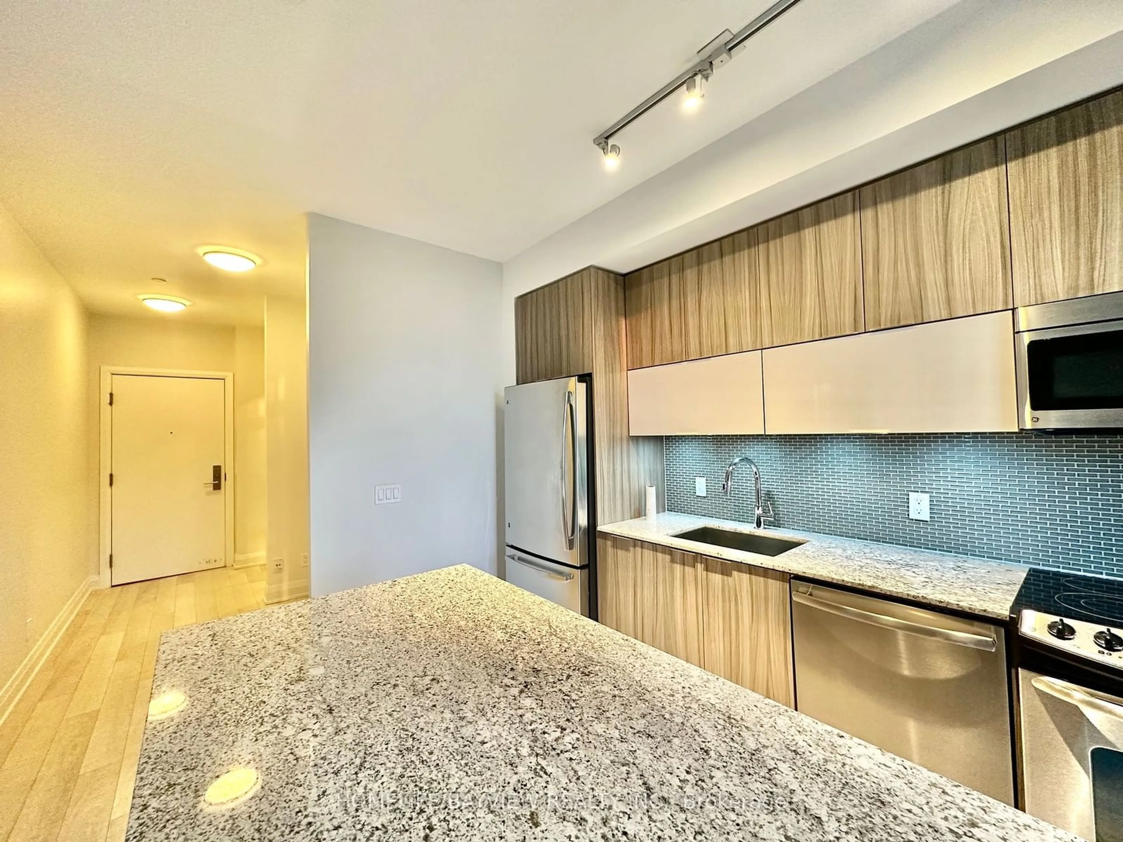 Standard kitchen for 56 Annie Craig Dr #1604, Toronto Ontario M8V 0C8