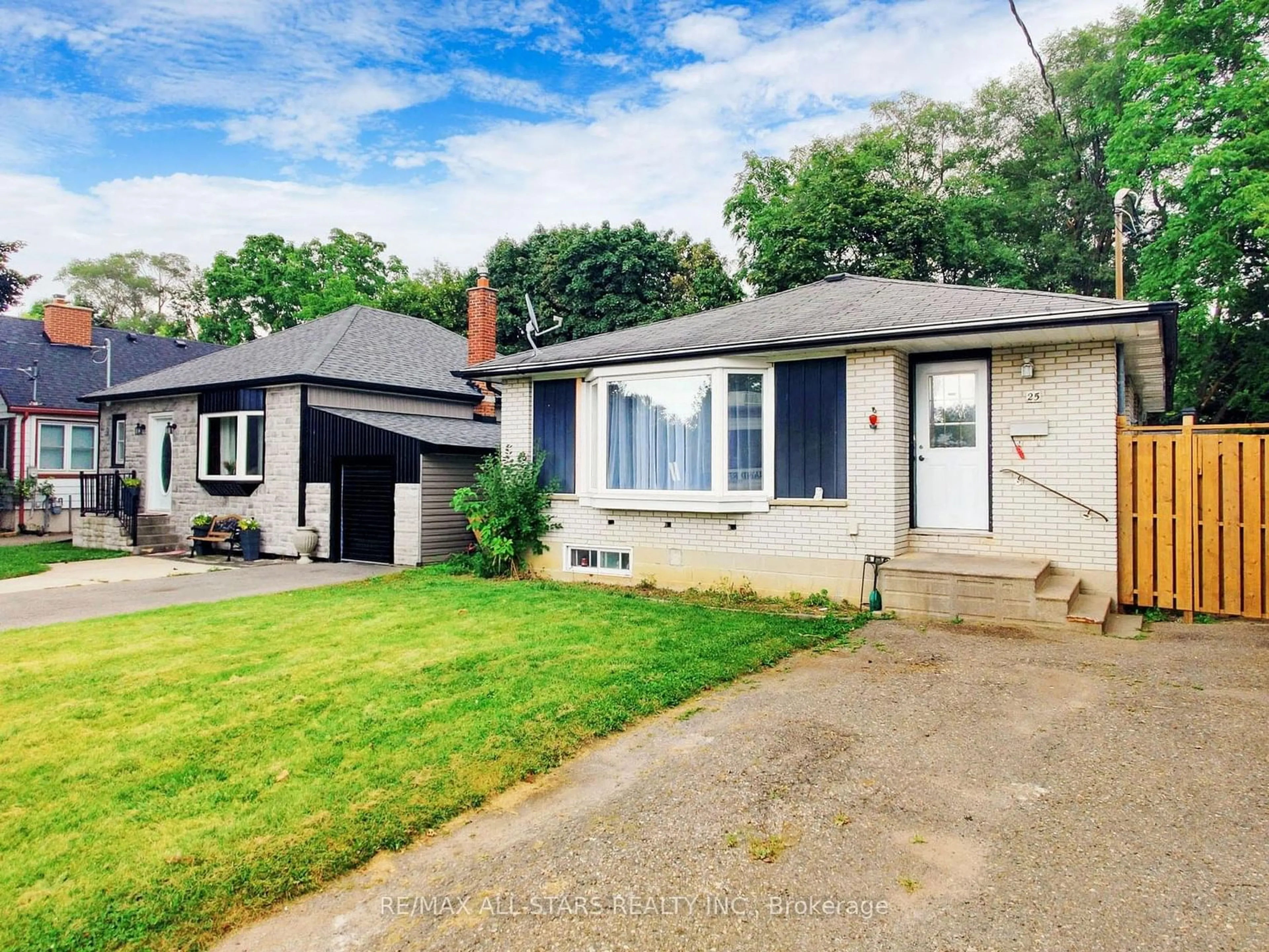 Frontside or backside of a home, cottage for 25 Fraser Ave, Brampton Ontario L6Y 1H6