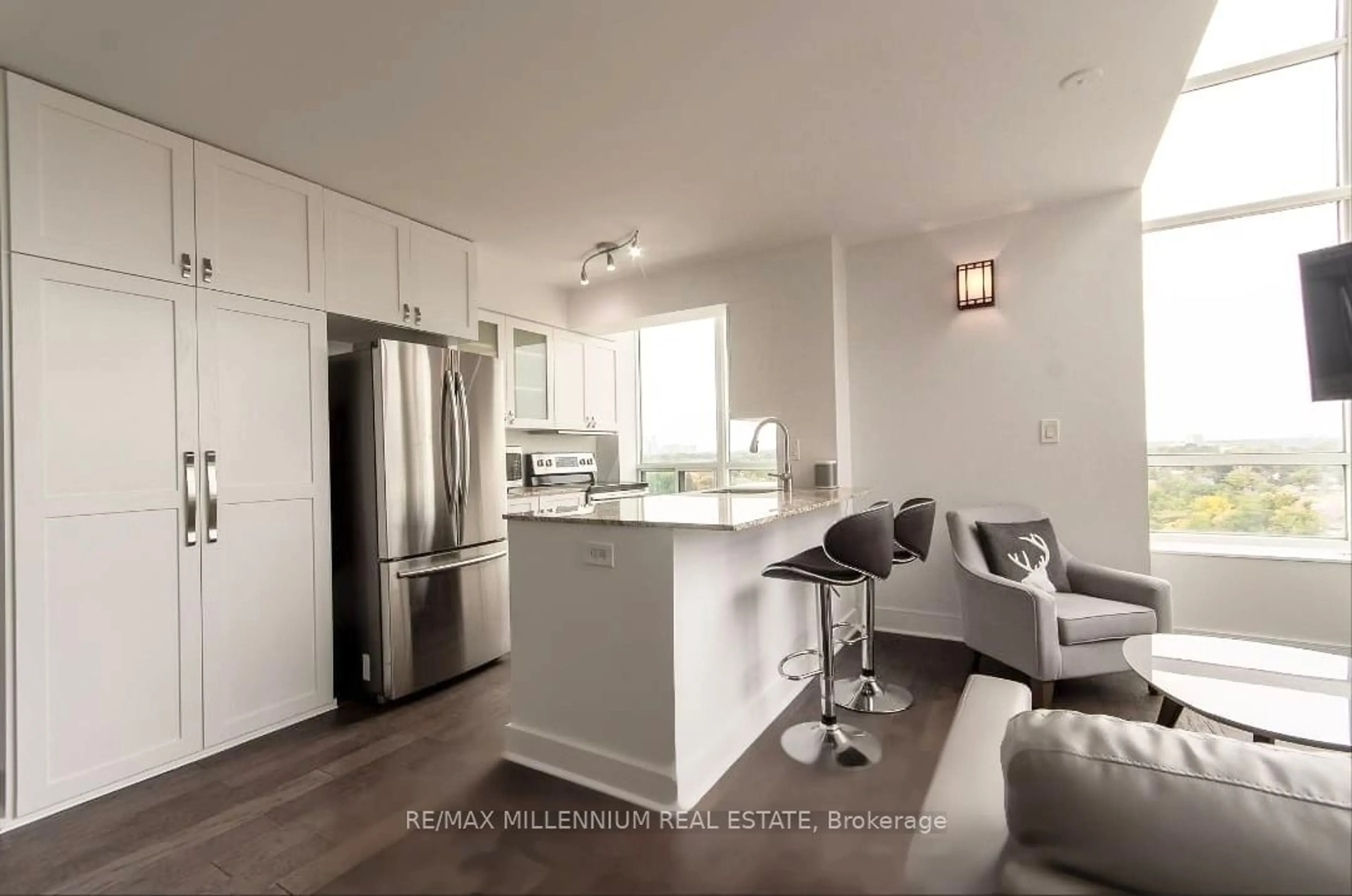 Open concept kitchen for 250 Manitoba St #827, Toronto Ontario M8Y 4G6