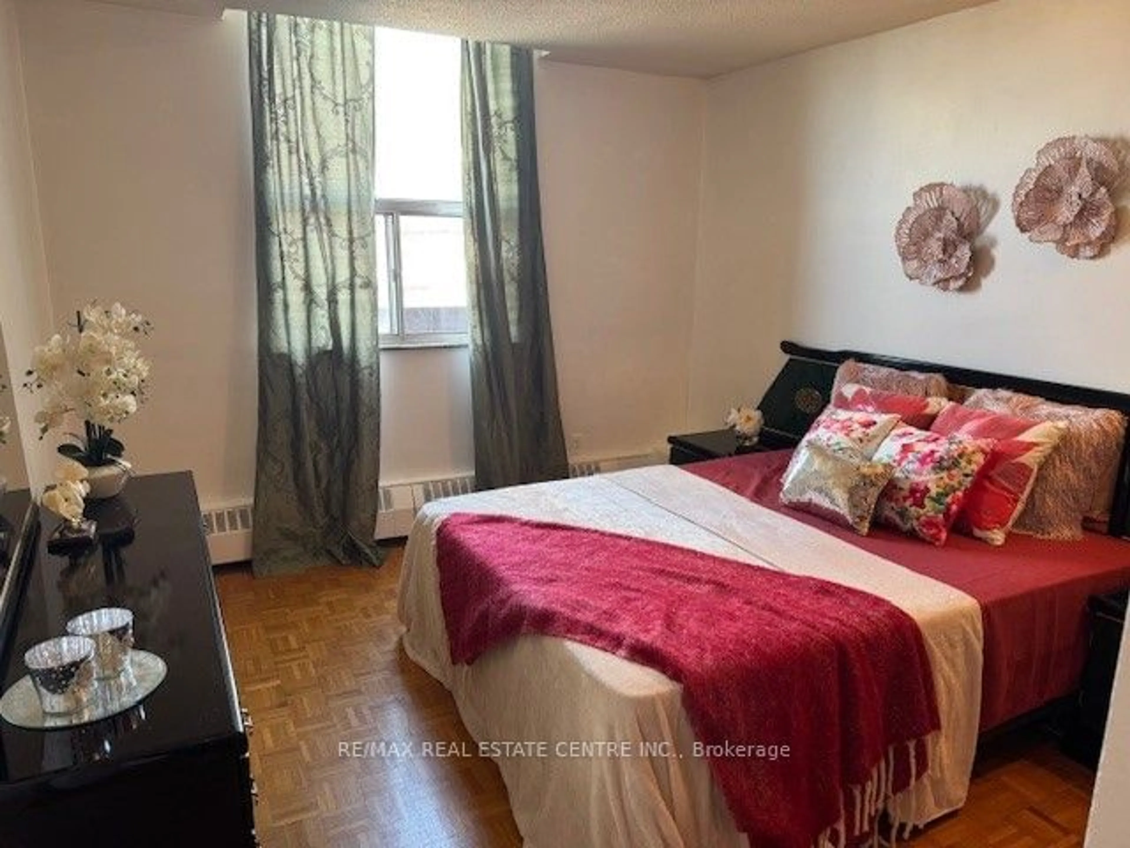 A pic of a room for 3621 Lakeshore Blvd #704/Ph4, Toronto Ontario M8W 4W1