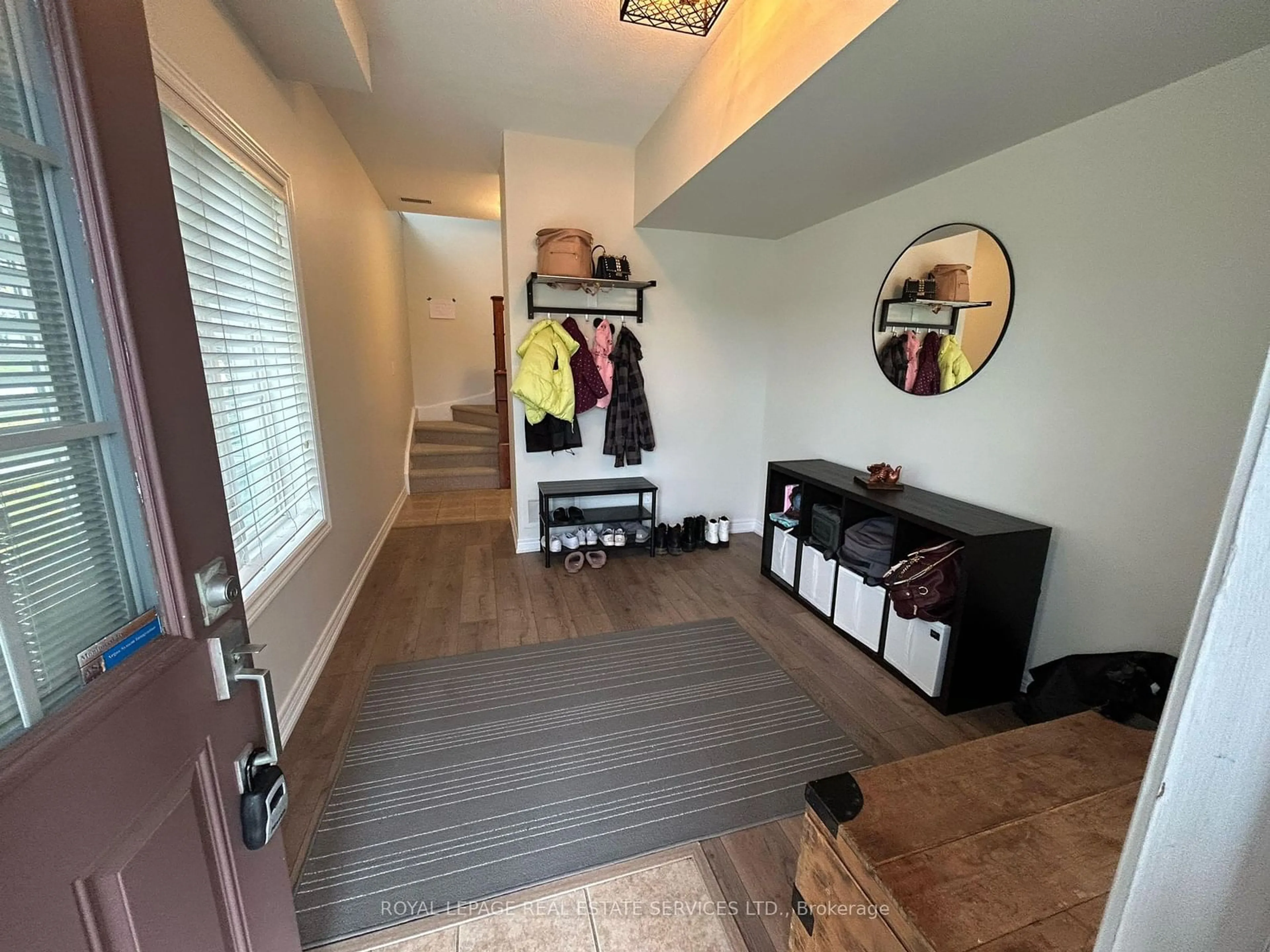 Indoor entryway, wood floors for 4241 Ingram Common, Burlington Ontario L7L 0C3