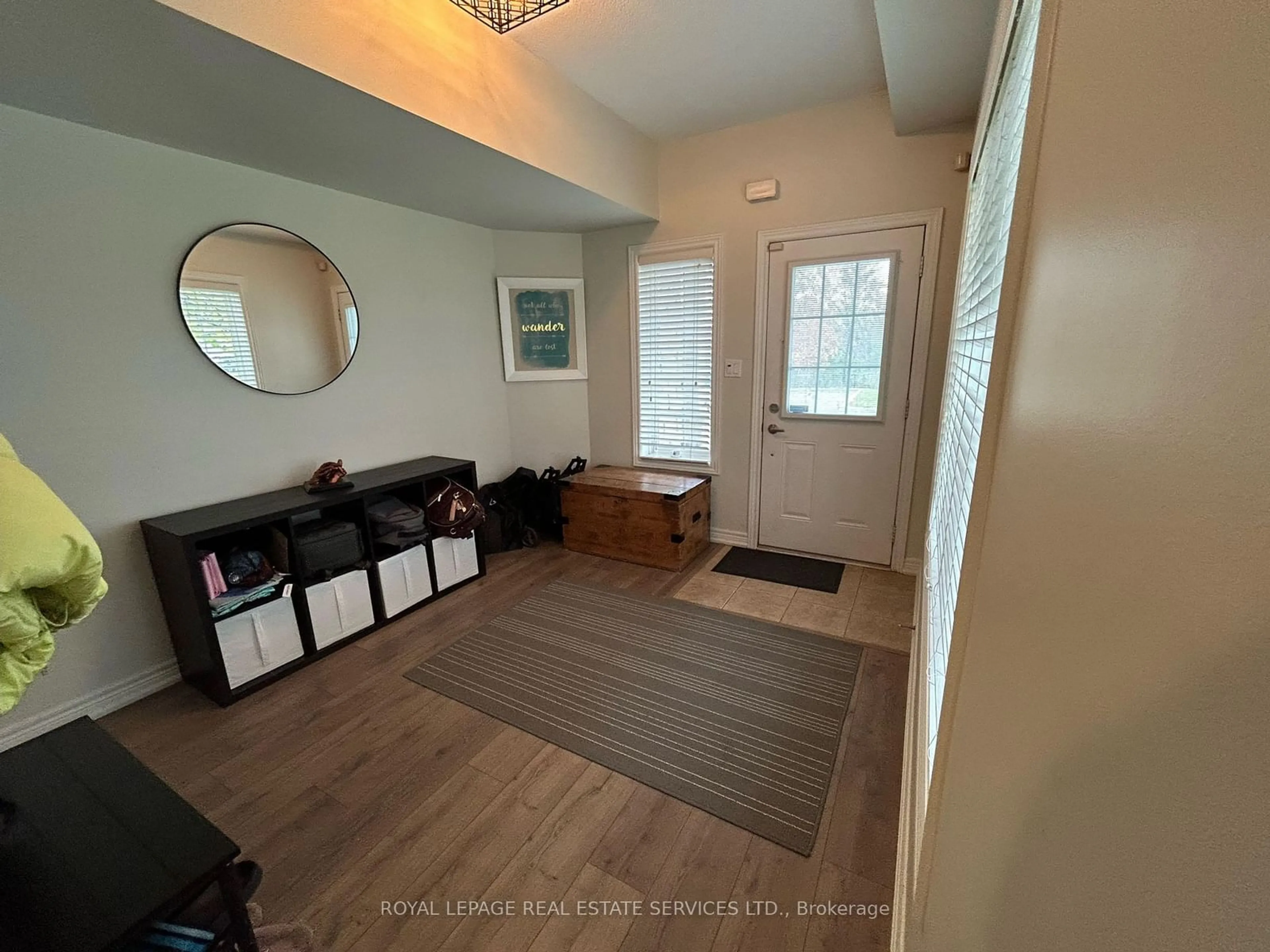 Indoor entryway, wood floors for 4241 Ingram Common, Burlington Ontario L7L 0C3