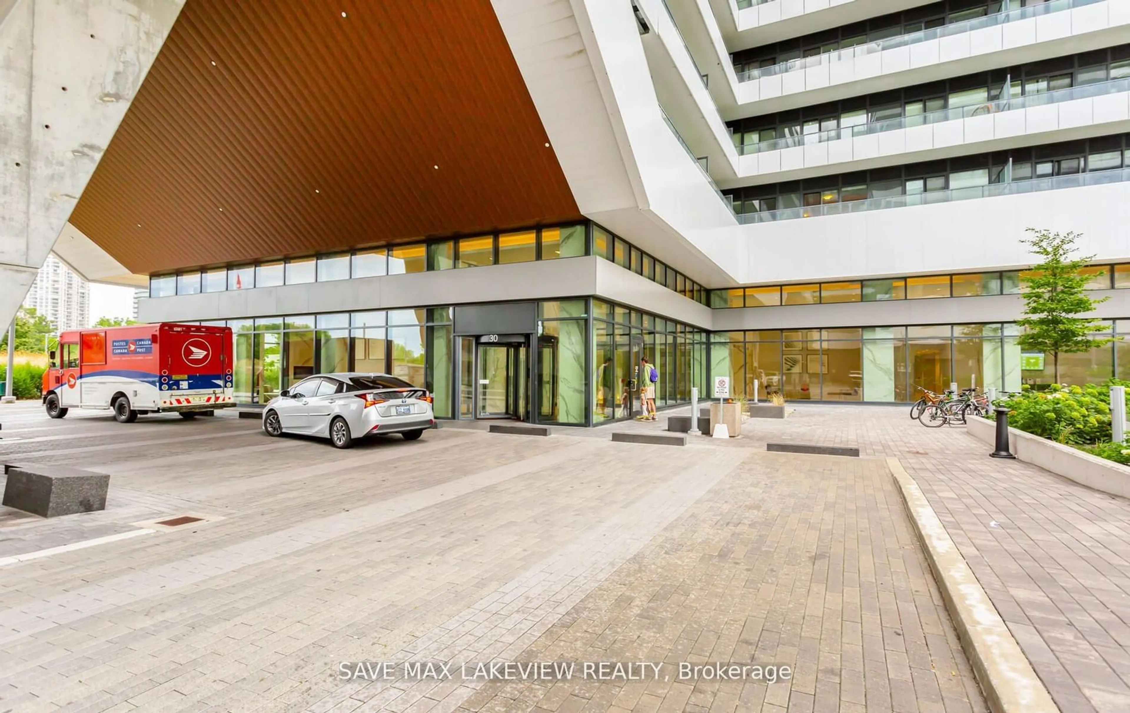 Indoor foyer, ceramic floors for 30 Shore Breeze Dr #1616, Toronto Ontario M8V 0J1