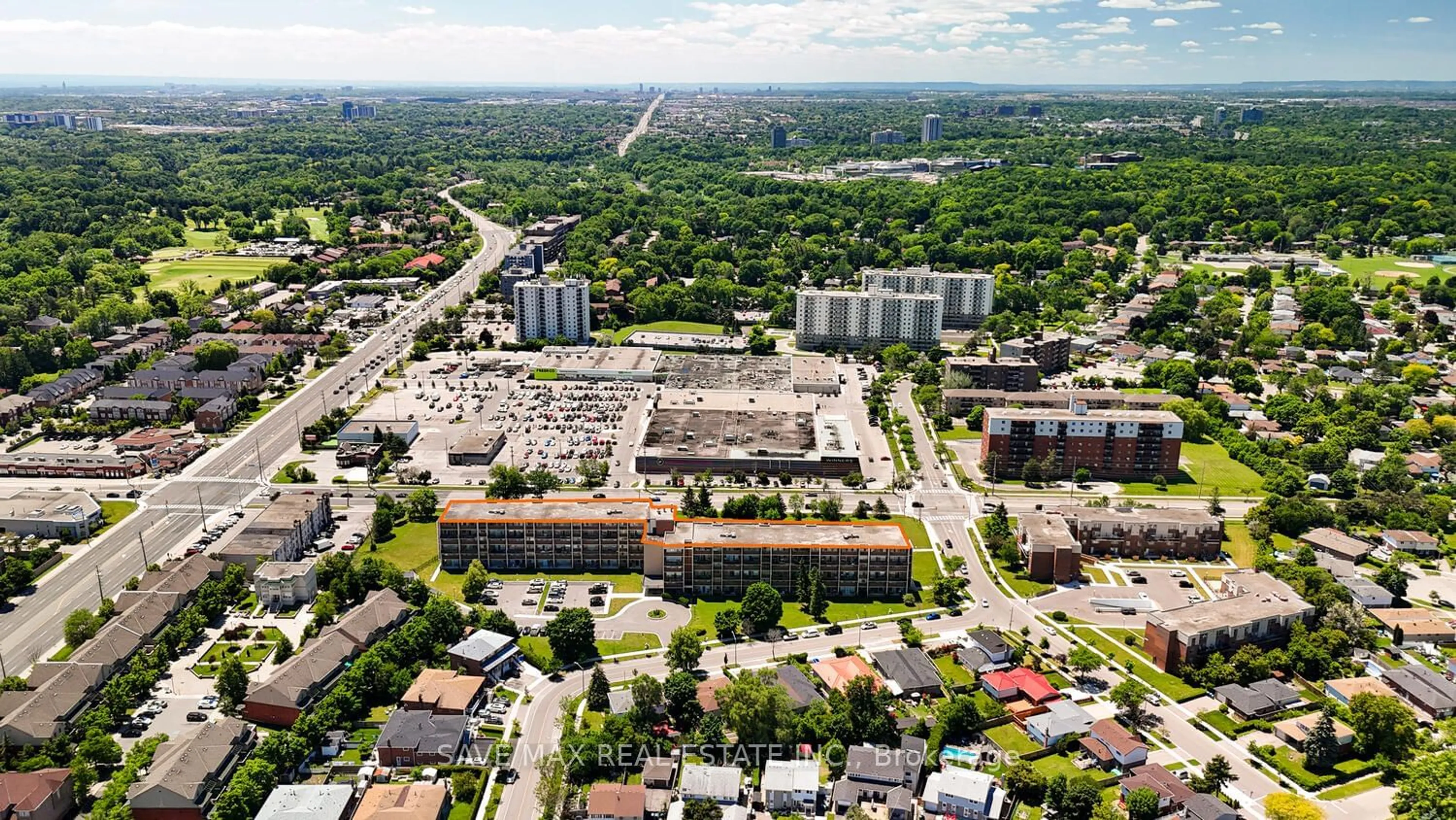 A pic from exterior of the house or condo, the view of city buildings for 1050 Stainton Dr #322, Mississauga Ontario L5C 2T7