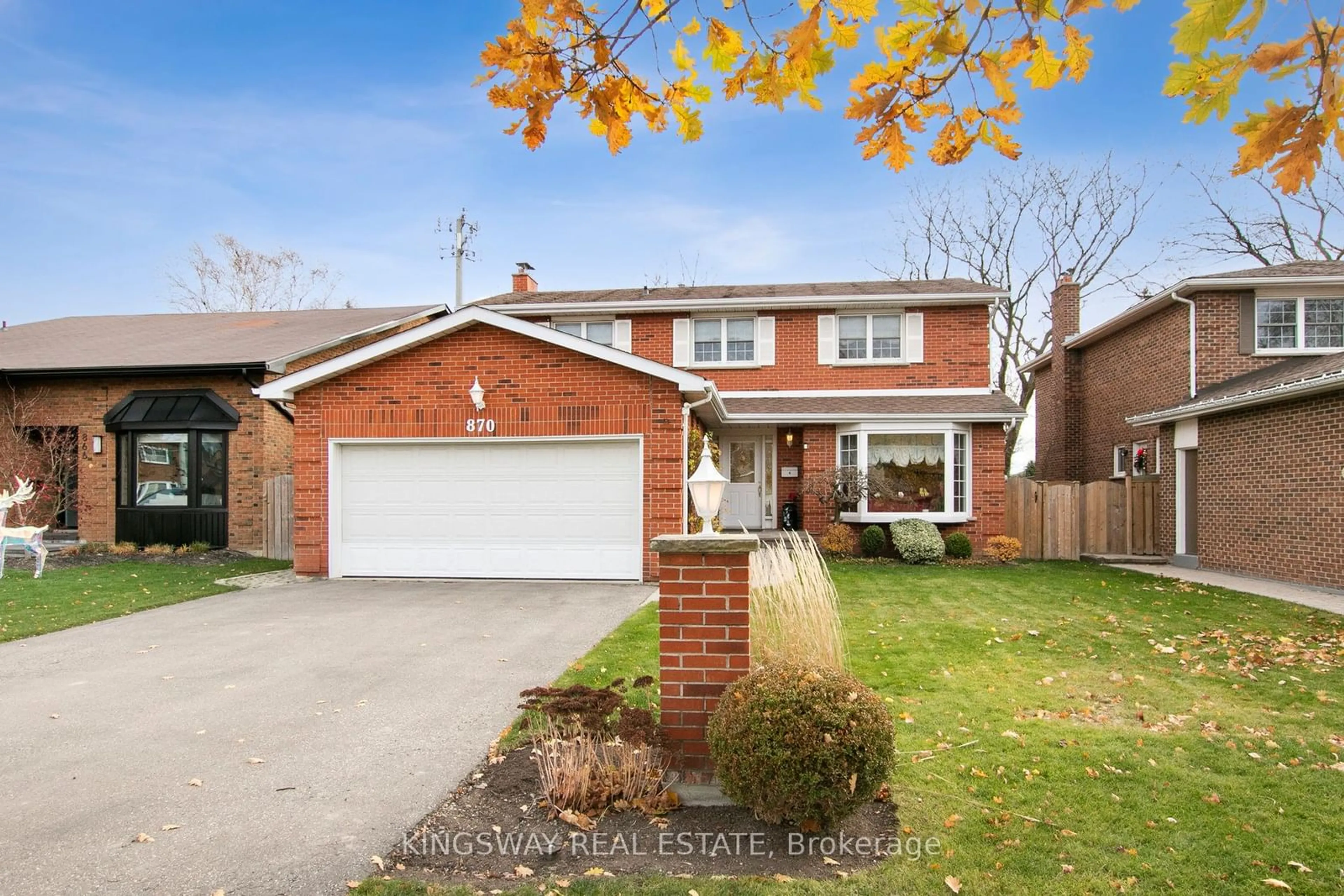 Home with brick exterior material for 870 Chippenham Dr, Mississauga Ontario L5H 3S7