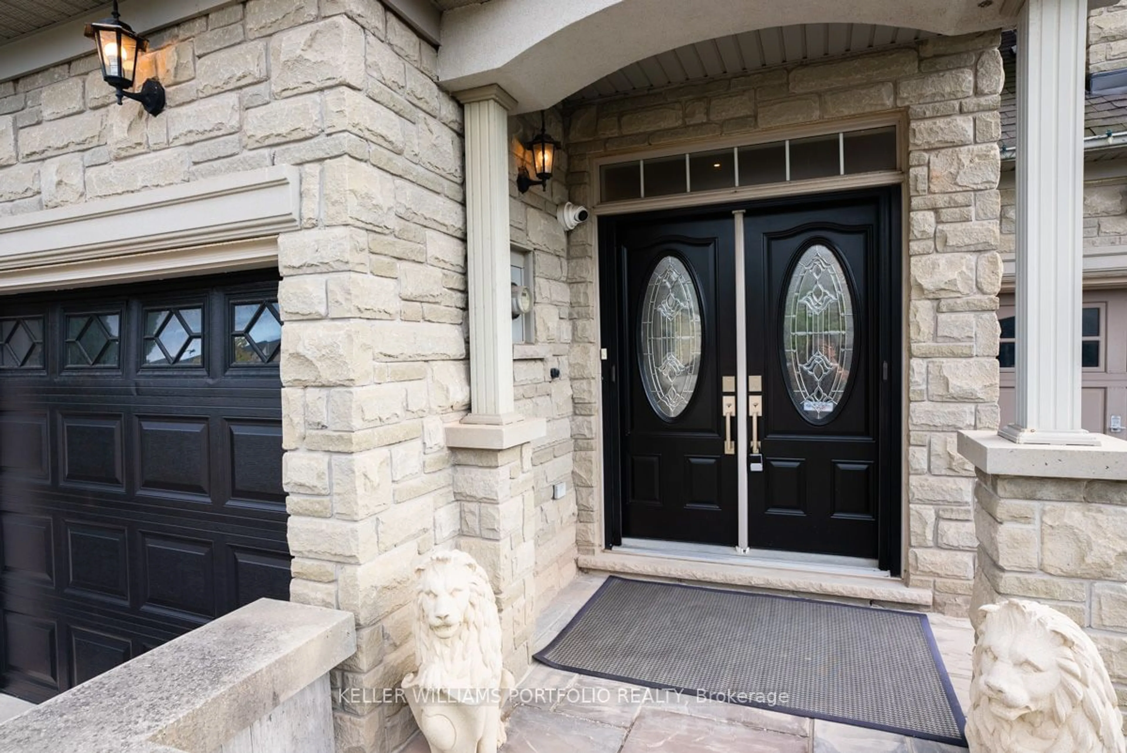 Indoor entryway, wood floors for 3122 Cardross Crt, Oakville Ontario L6M 0A1