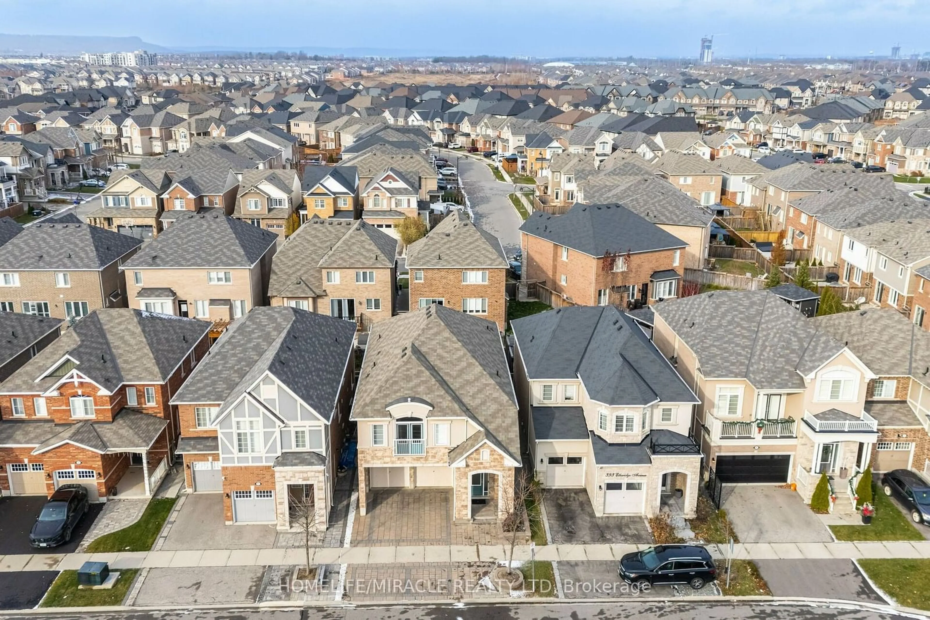 A pic from exterior of the house or condo, the street view for 389 Etheridge Ave, Milton Ontario L9E 0B2