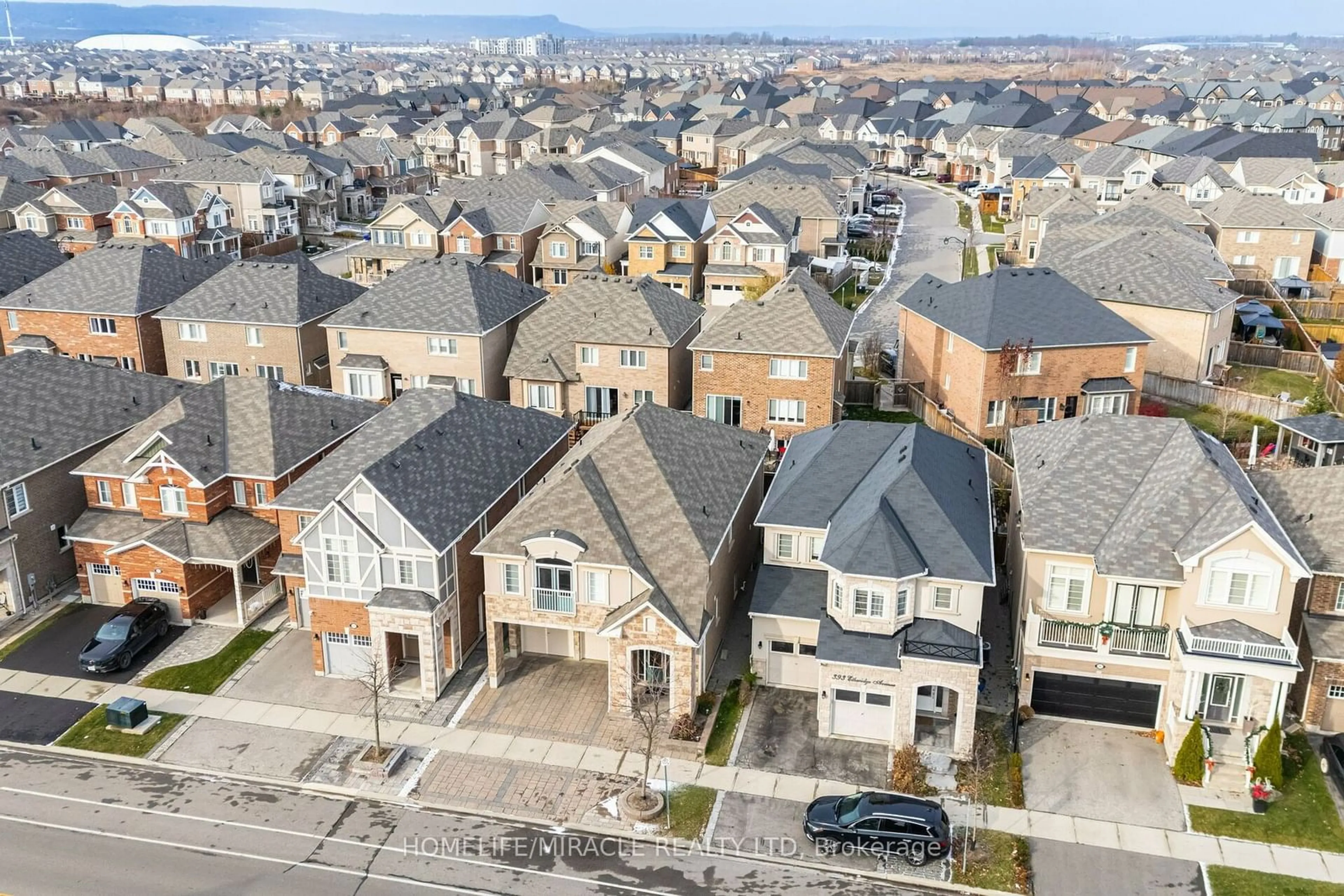 A pic from exterior of the house or condo, the street view for 389 Etheridge Ave, Milton Ontario L9E 0B2