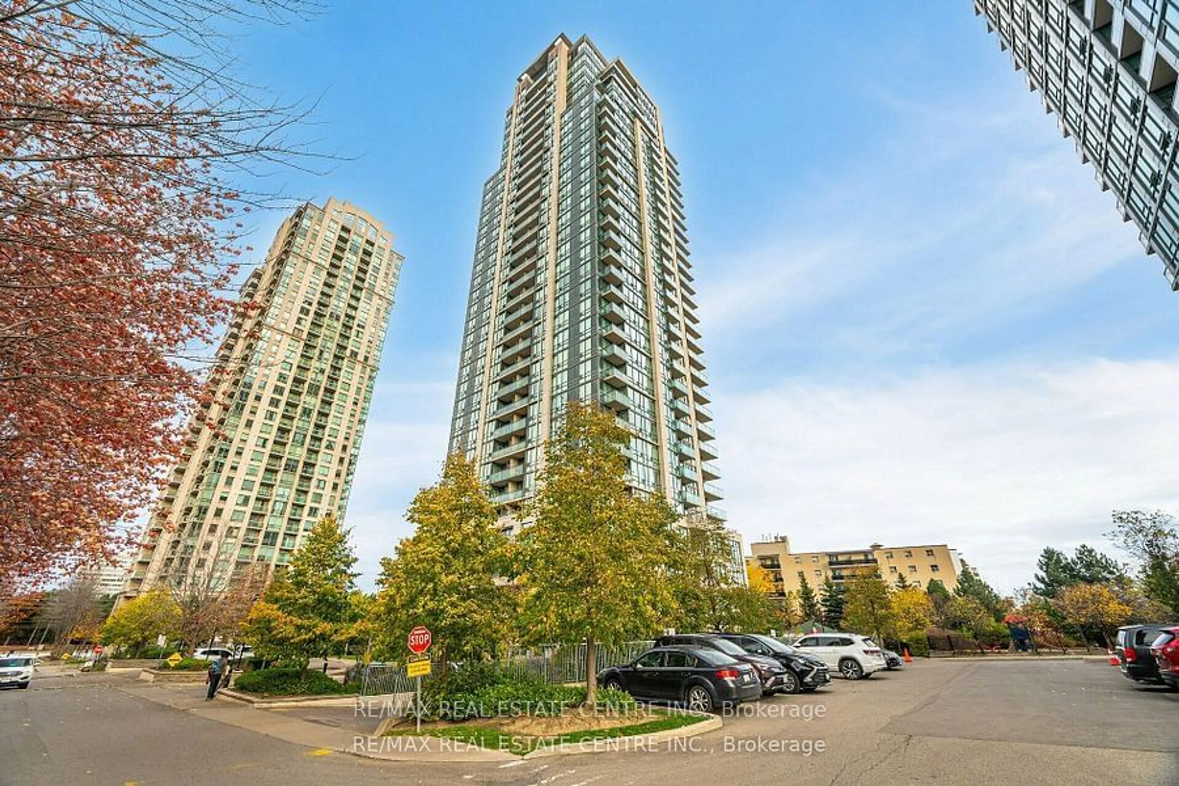 A pic from exterior of the house or condo, the front or back of building for 3515 Kariya Dr #208, Mississauga Ontario L5B 0C1