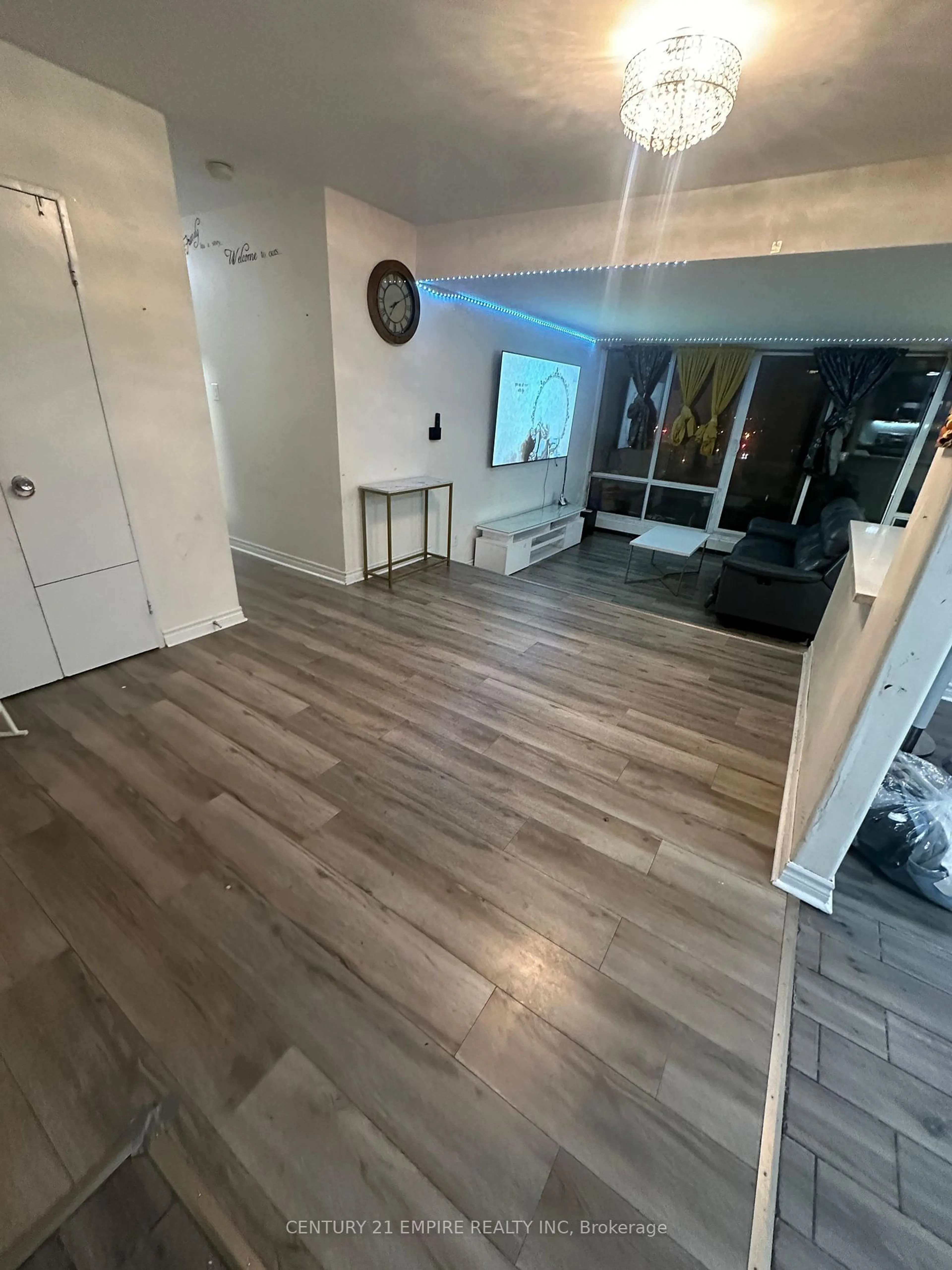 Indoor entryway, wood floors for 19 Four Winds Dr #804, Toronto Ontario M3J 2S9