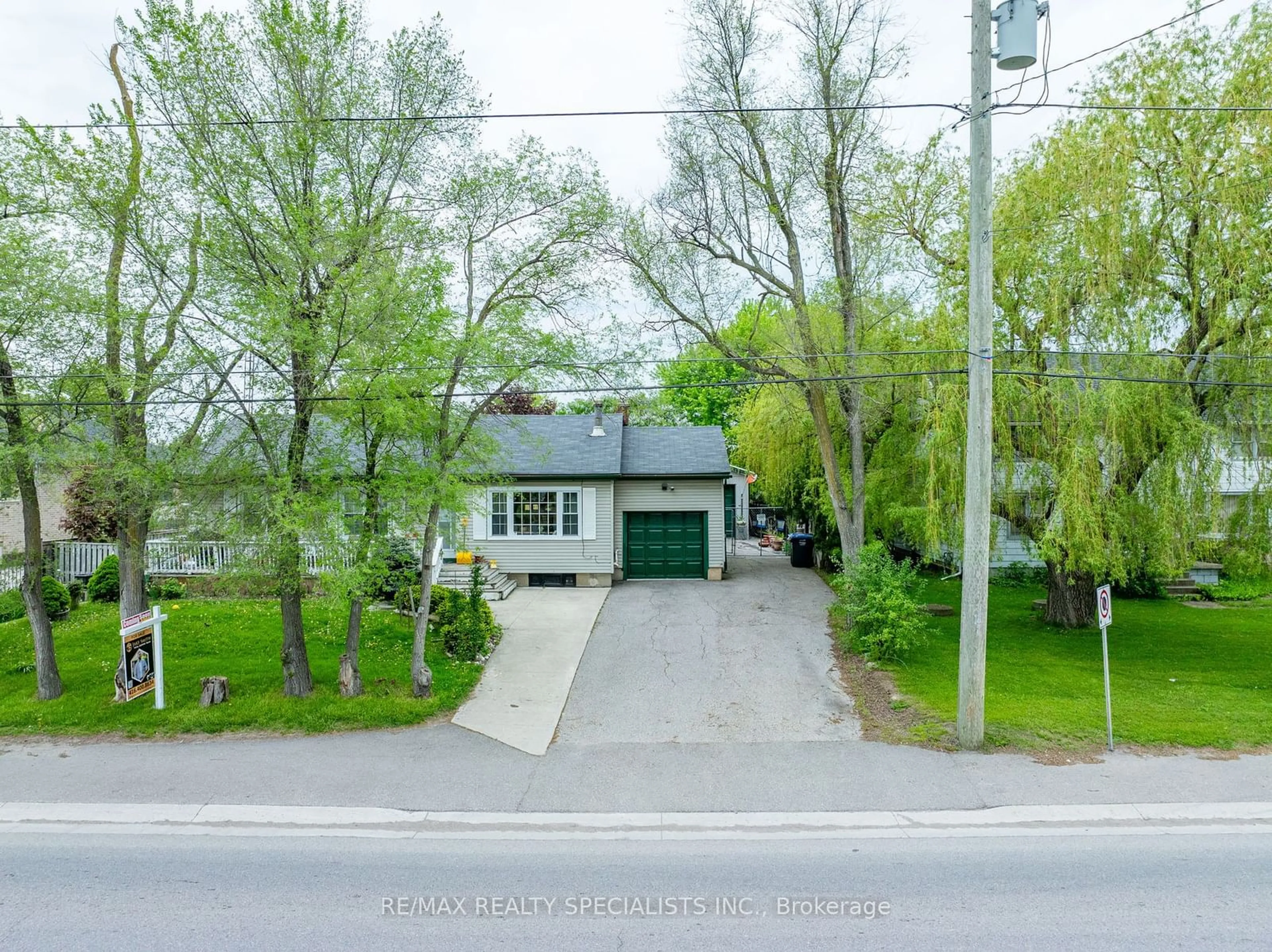 Frontside or backside of a home, the street view for 2958 King St, Caledon Ontario L7C 0R3