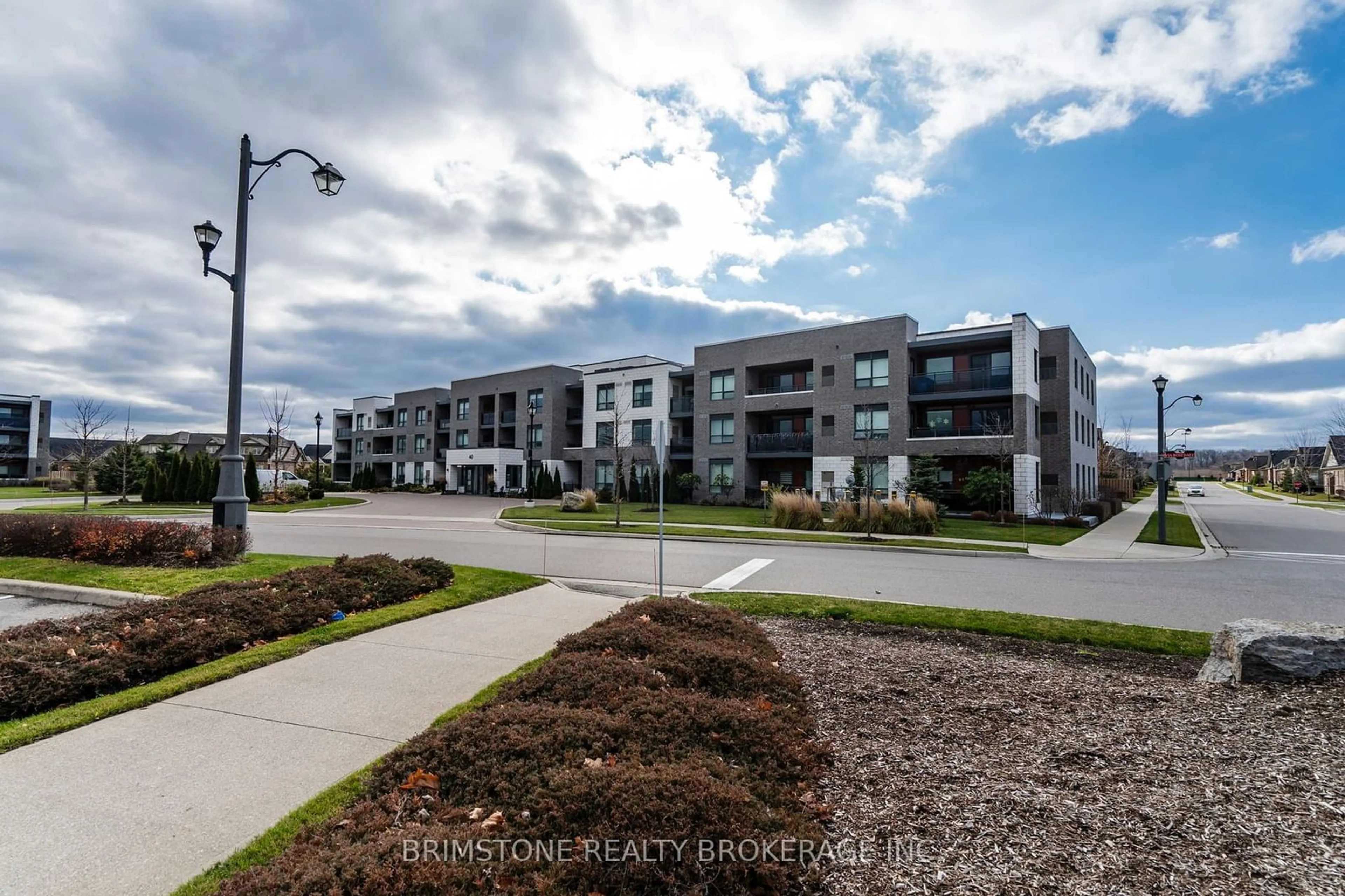 A pic from exterior of the house or condo, the street view for 40 Via Rosedale #112, Brampton Ontario L6R 4A4