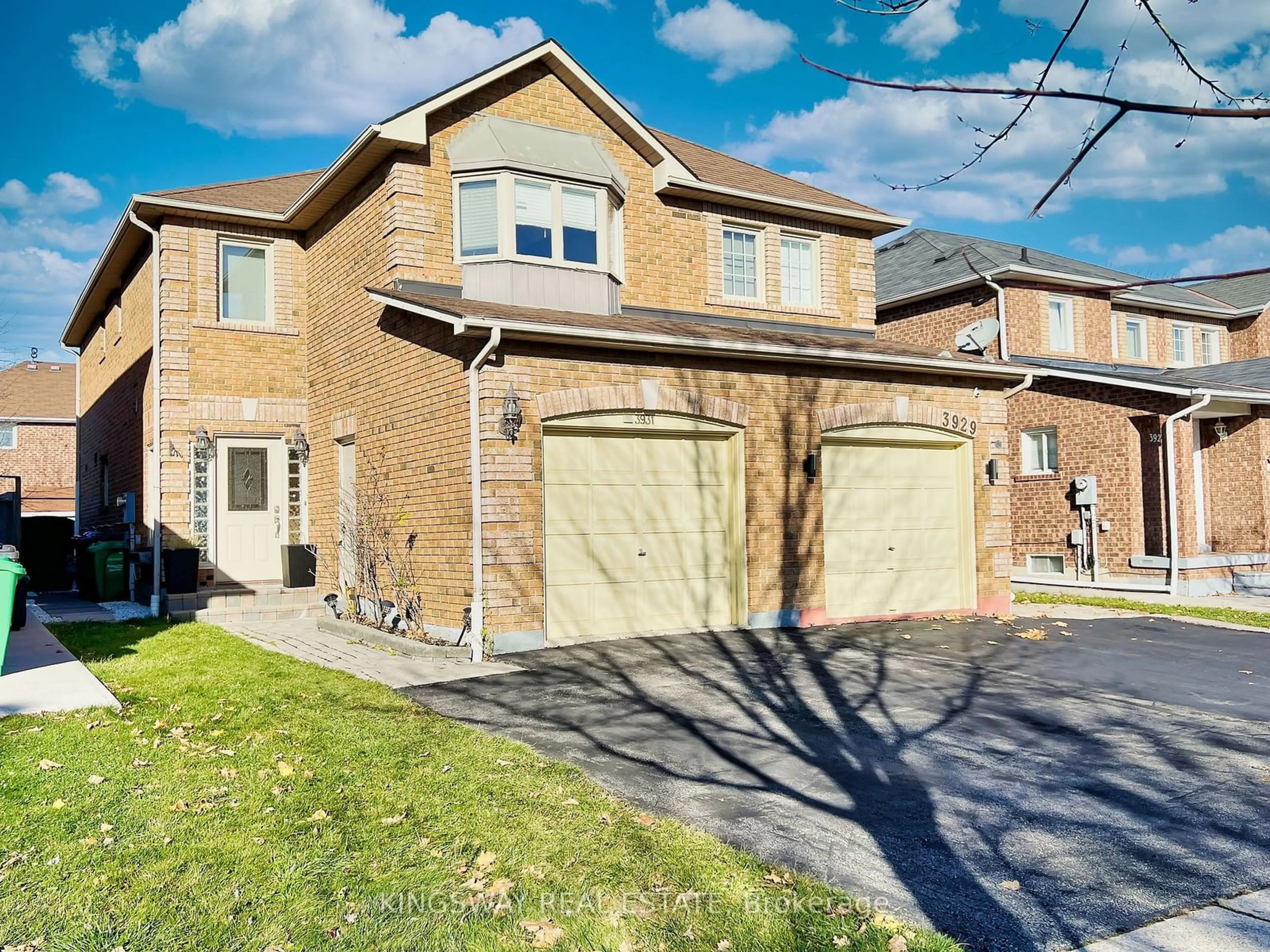 A pic from exterior of the house or condo, the street view for 3931 Stoneham Way, Mississauga Ontario L5N 6Y6